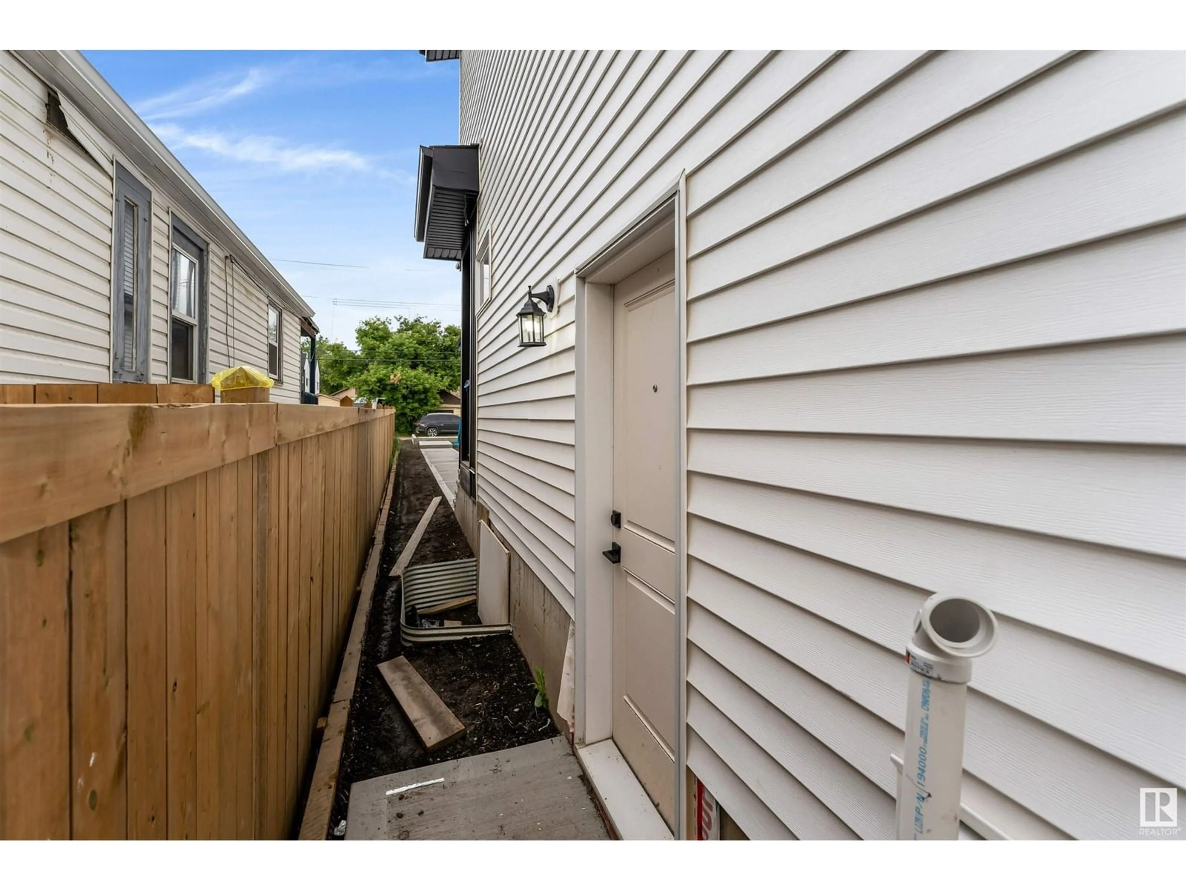 Unknown for 11443 101 ST, Edmonton Alberta T5G2A9
