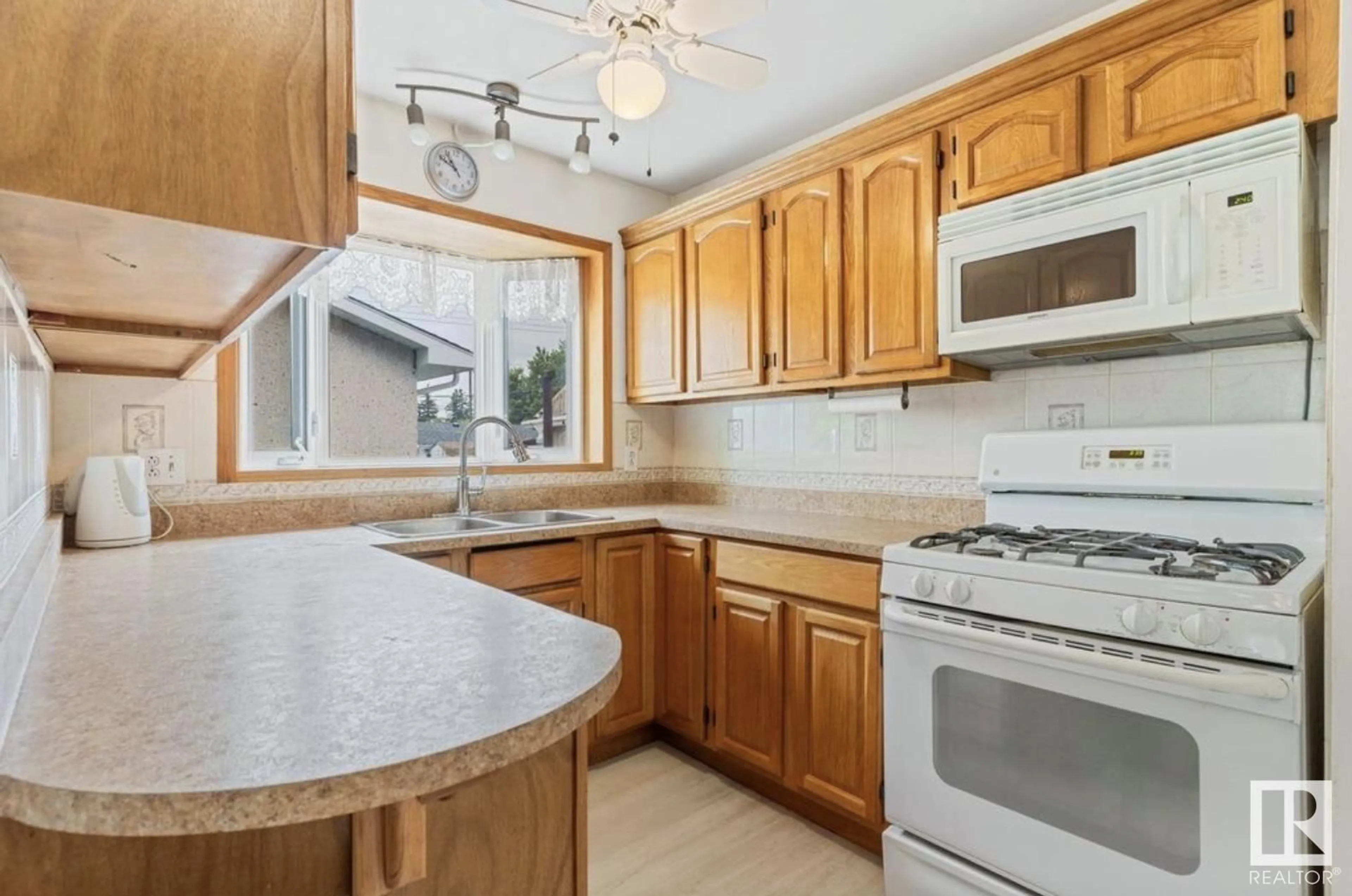 Standard kitchen, unknown for 7803 130 AVENUE AVENUE, Edmonton Alberta T5C1Y4