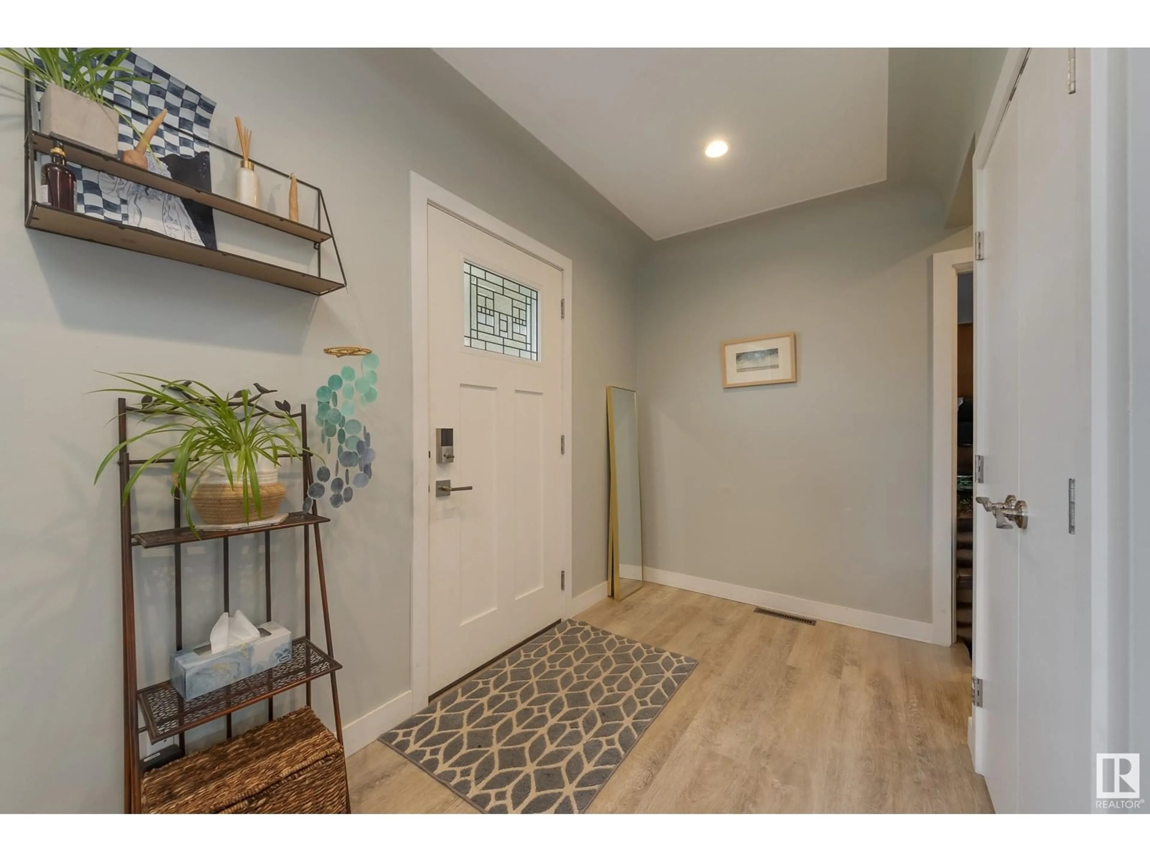 Indoor entryway for 7107 96B AV, Edmonton Alberta T6B1B9