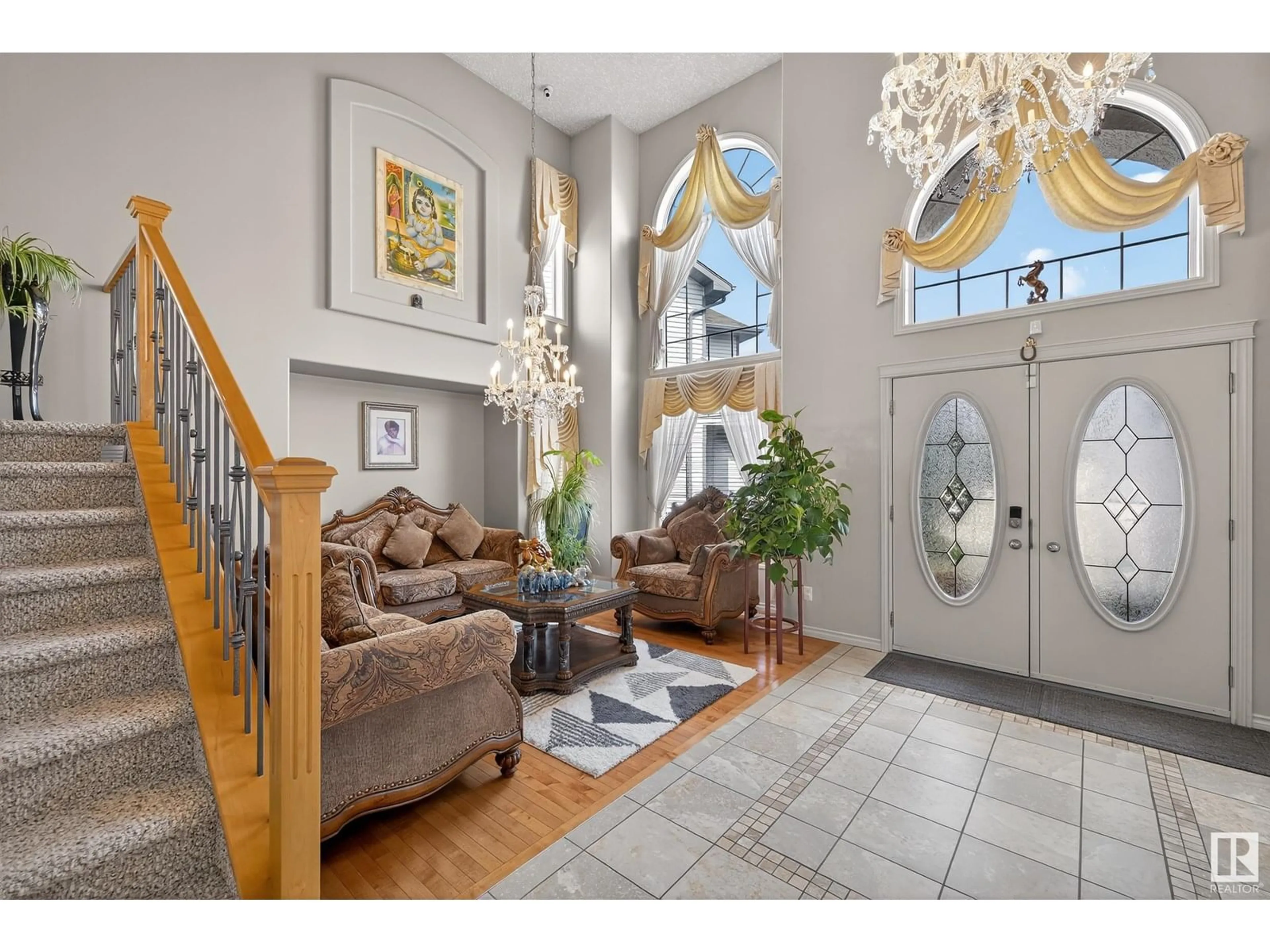 Indoor entryway for 10671 180 AV, Edmonton Alberta T5X6J9