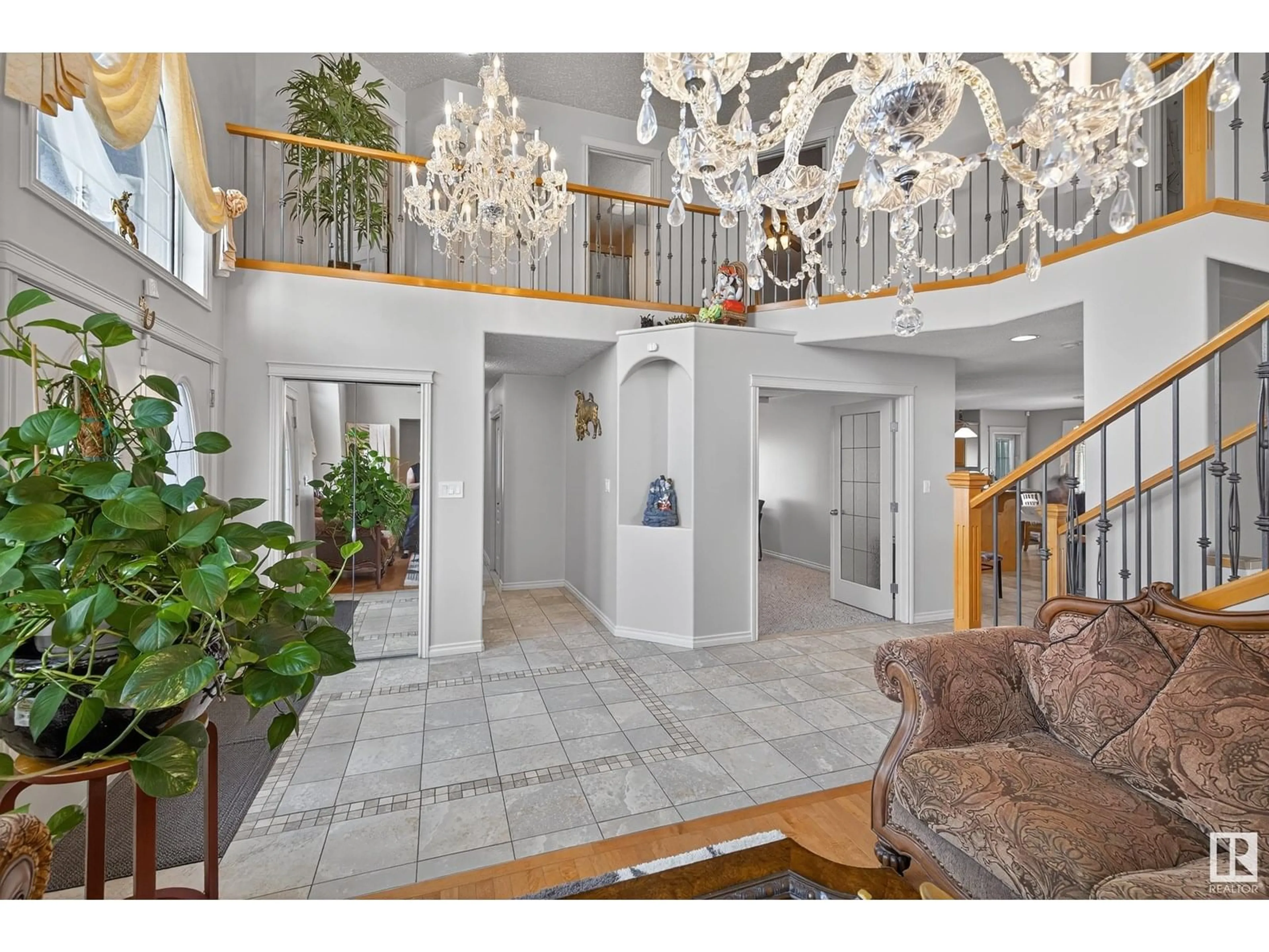 Indoor foyer for 10671 180 AV, Edmonton Alberta T5X6J9