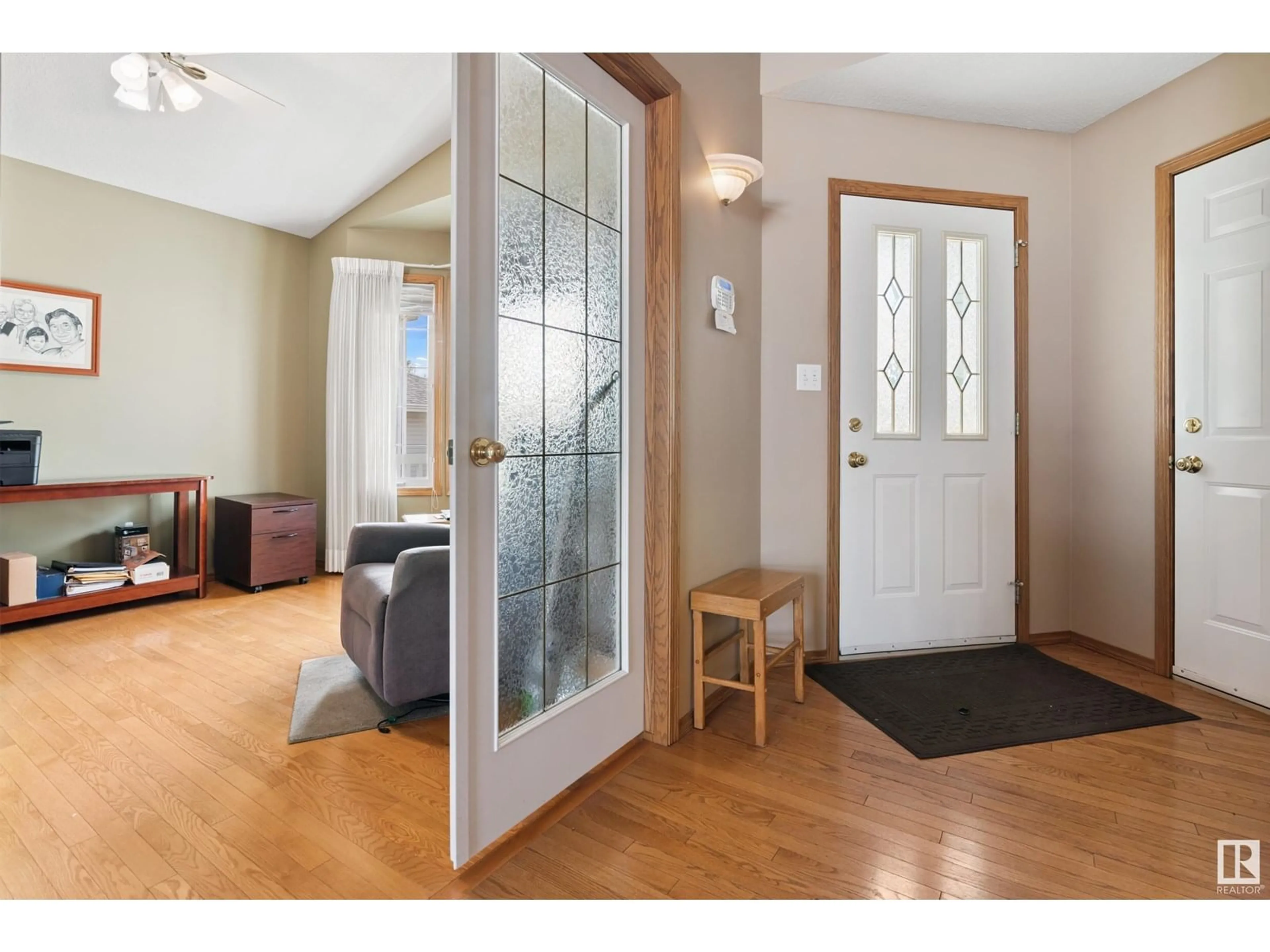 Indoor entryway for 34 CHANCERY BA, Sherwood Park Alberta T8H1Y3