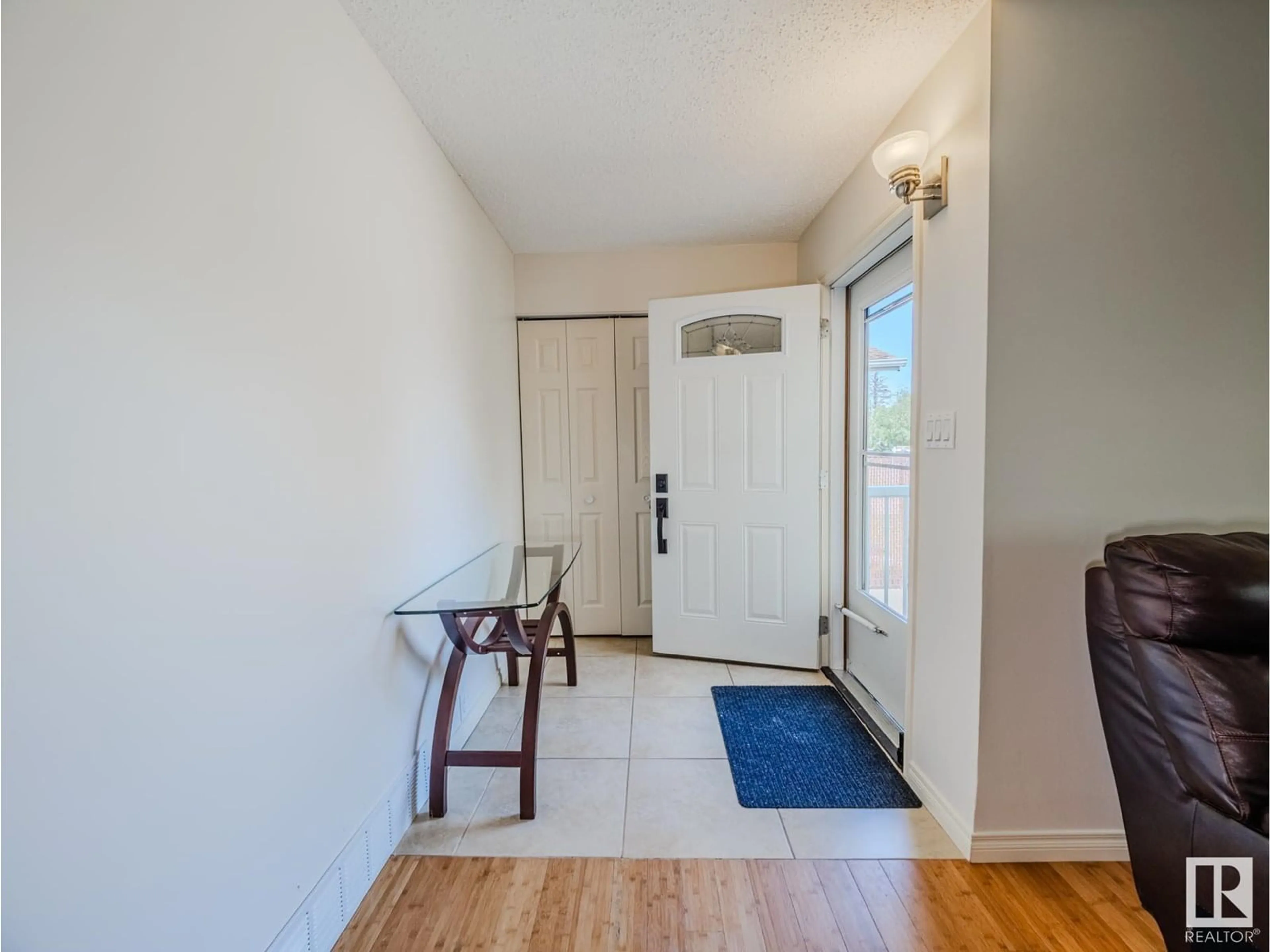 Indoor entryway for 1232 65 ST, Edmonton Alberta T6L2E7