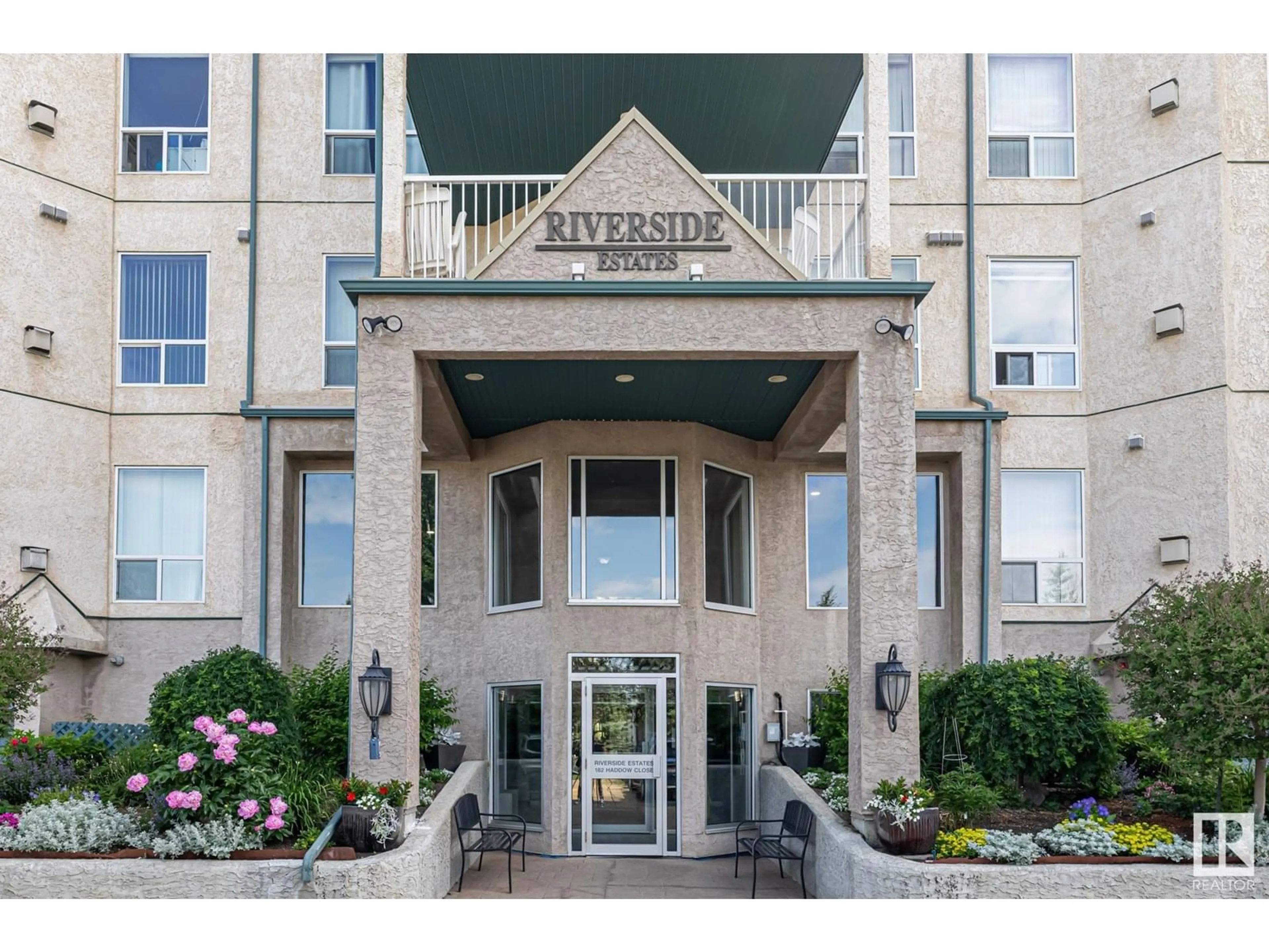 Indoor foyer for 500 182 HADDOW CL, Edmonton Alberta T6R2V1