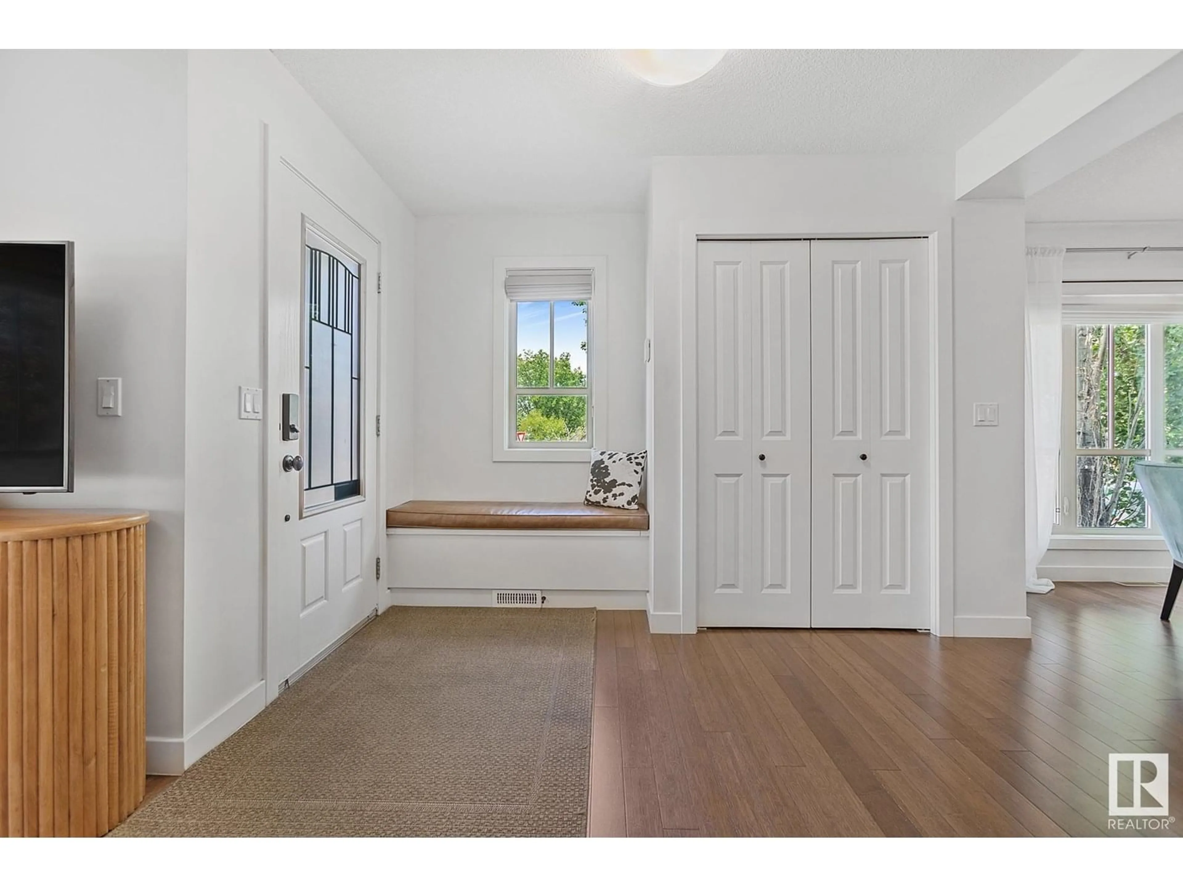 Indoor entryway for 2121 AUSTIN LINK, Edmonton Alberta T6W0L5