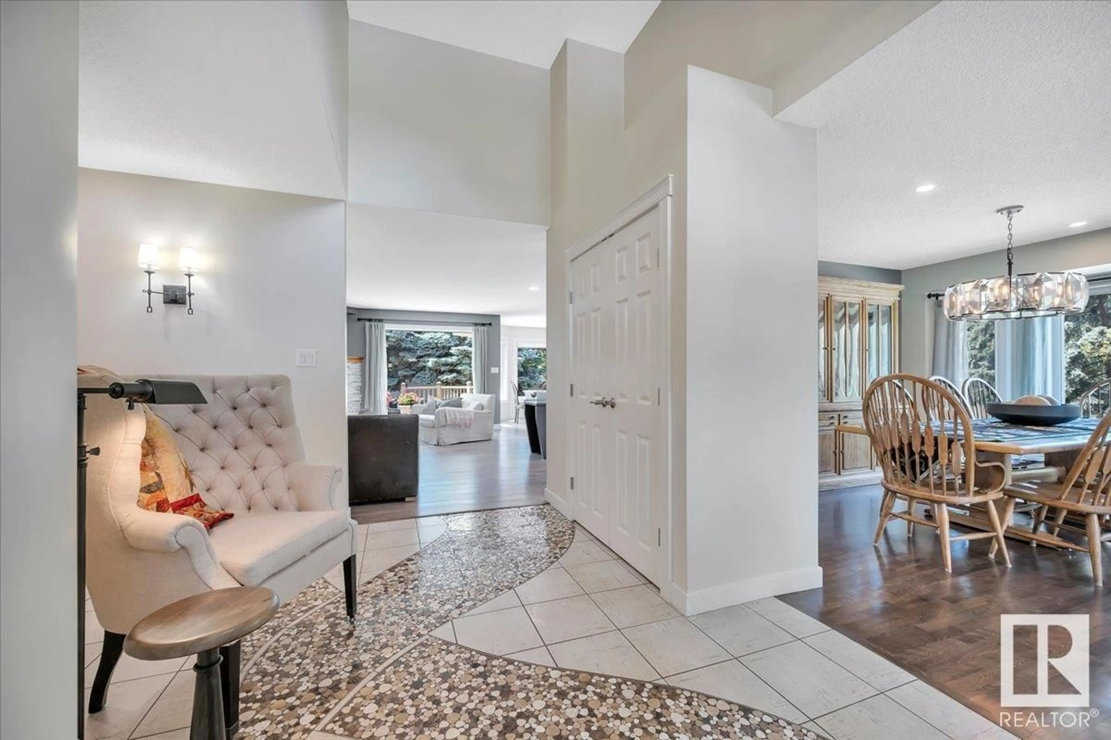 Indoor foyer for 234 OMAND DR, Edmonton Alberta T6R1L3