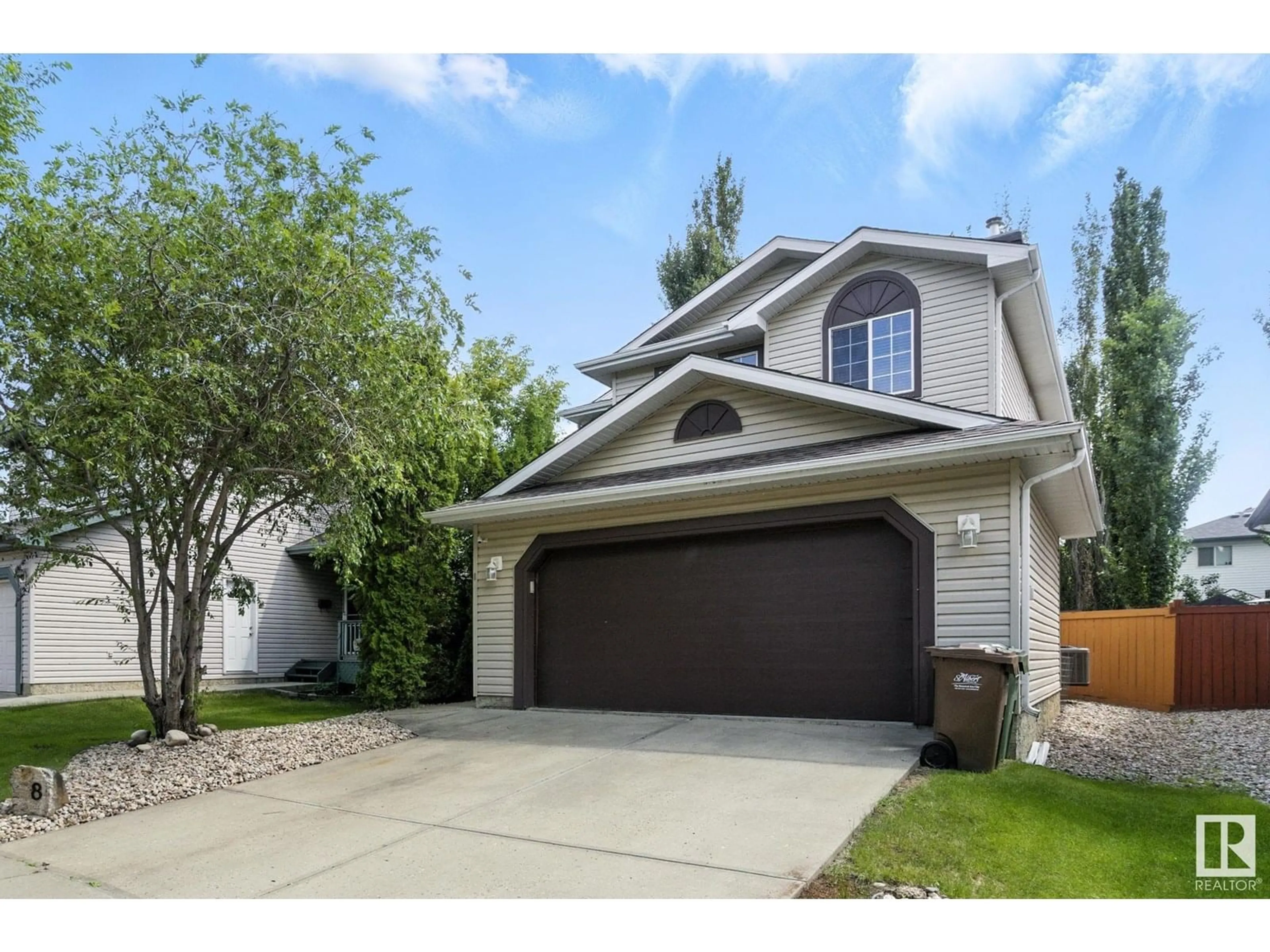 Home with vinyl exterior material, street for 8 ERINWOODS PL, St. Albert Alberta T8N7B2