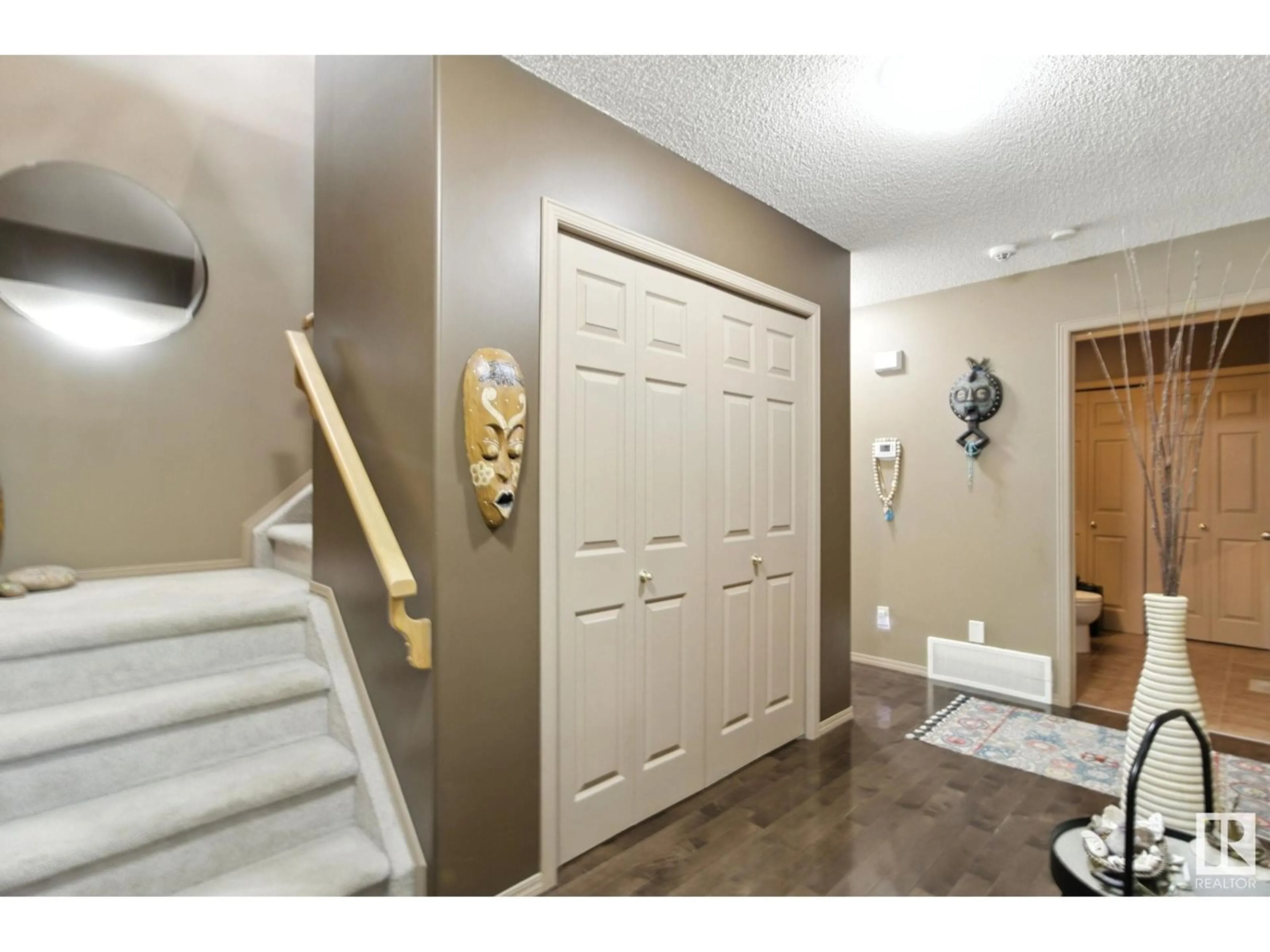 Indoor entryway for 8 ERINWOODS PL, St. Albert Alberta T8N7B2