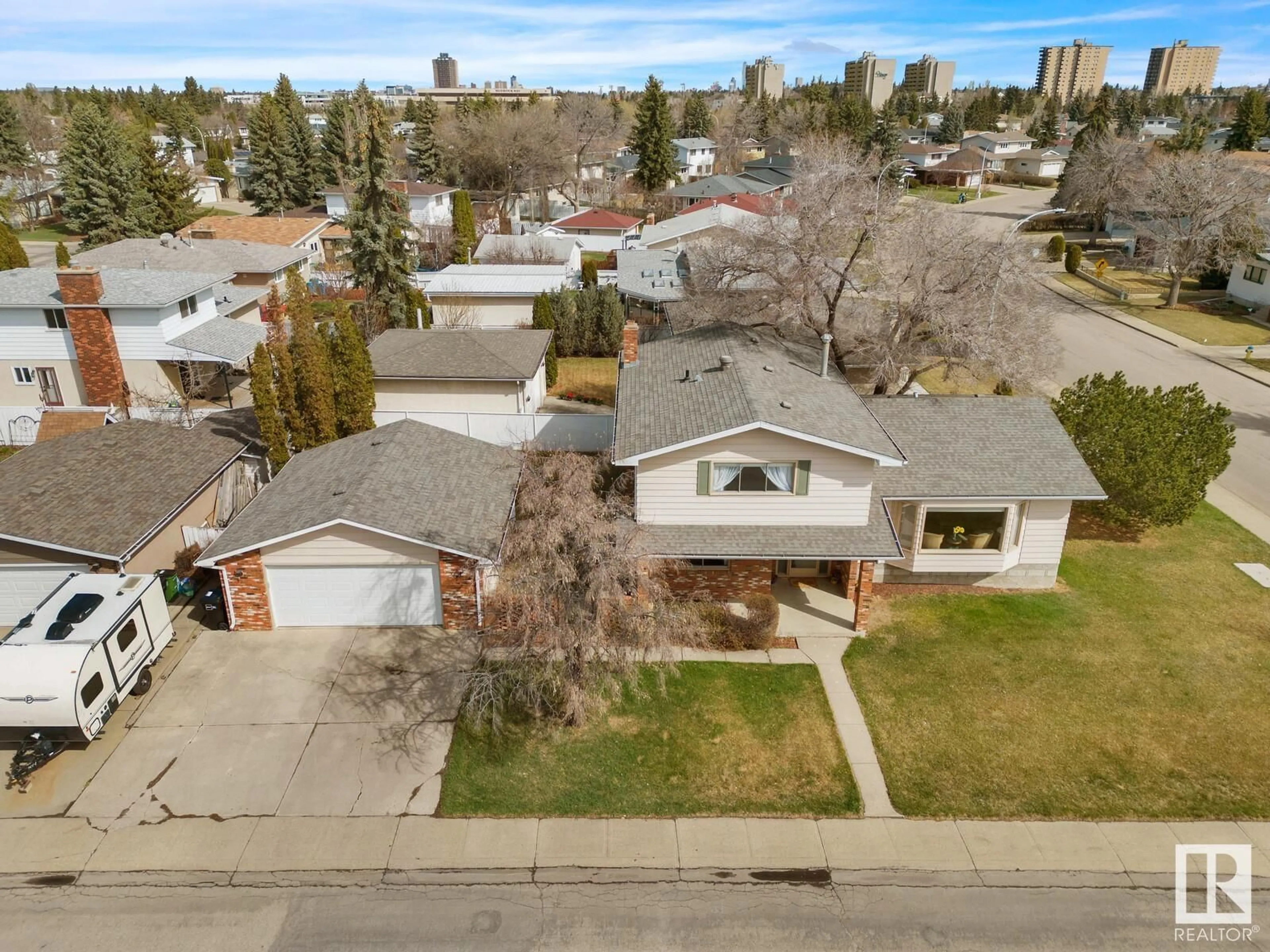 A pic from outside/outdoor area/front of a property/back of a property/a pic from drone, street for 10804 41 AV, Edmonton Alberta T6J2S1