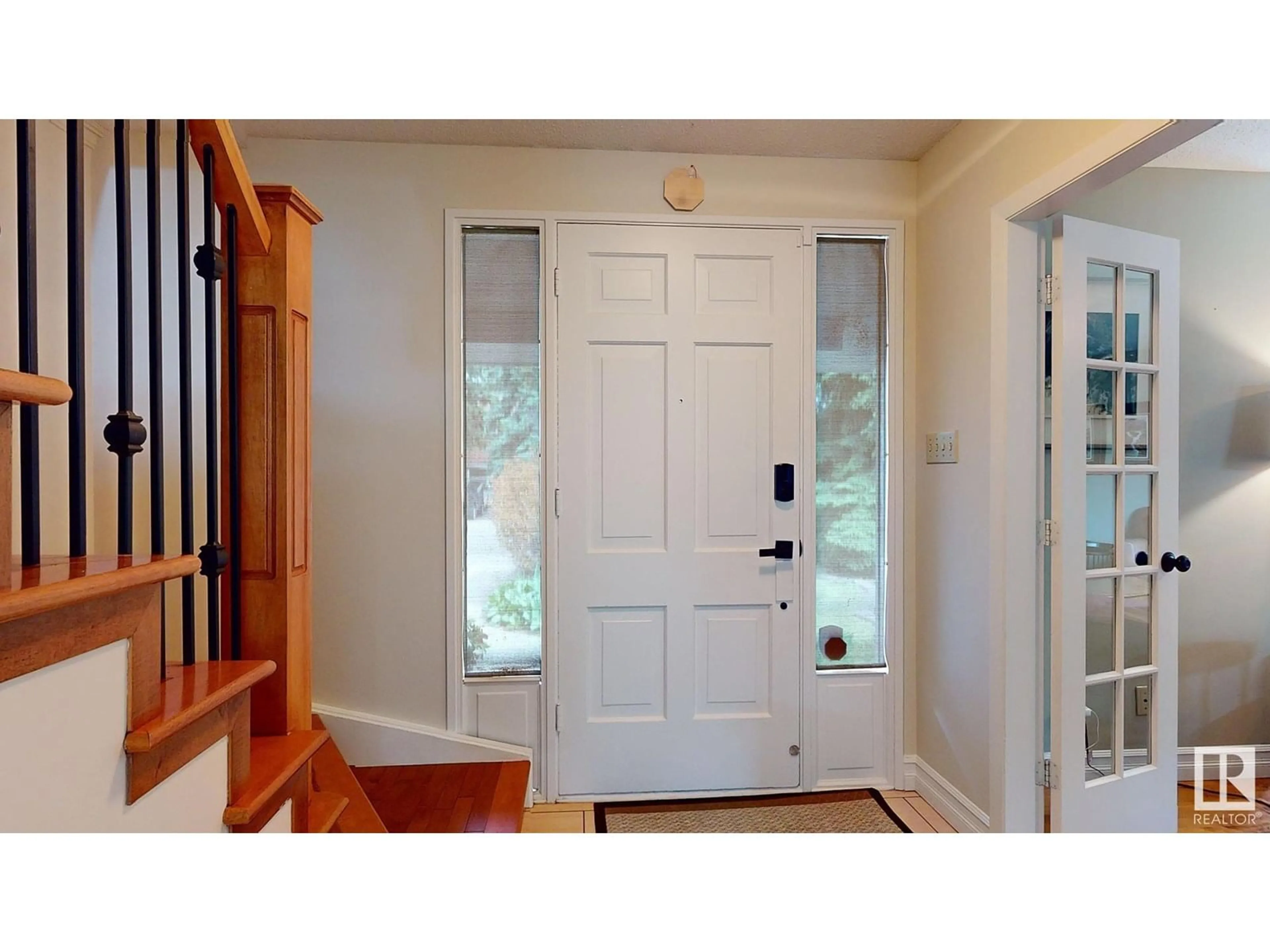 Indoor entryway for NW - 13911 88 AV, Edmonton Alberta T5R4J1