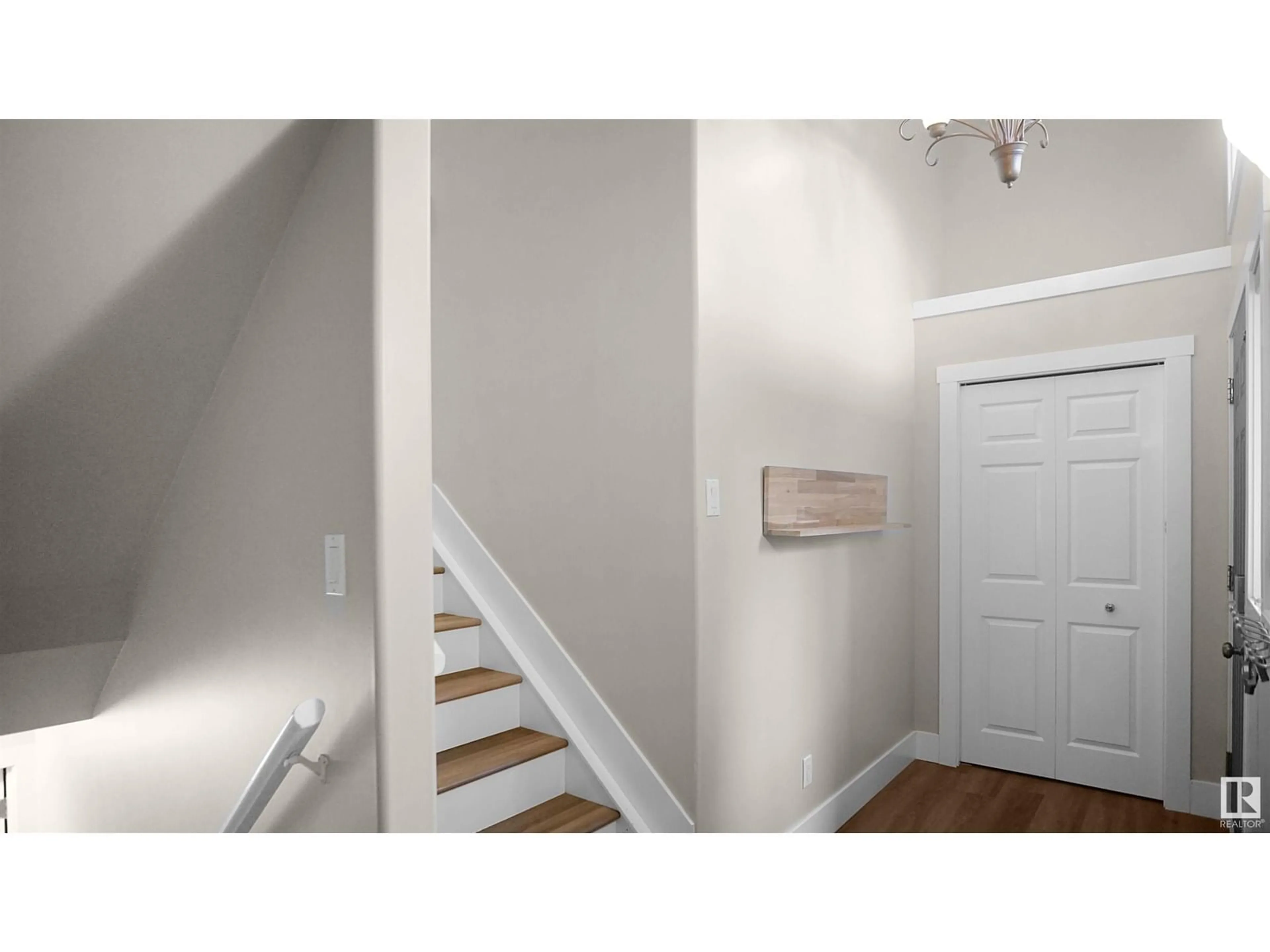 Indoor entryway for 157 SOUTH COOKING LAKE RD, Rural Strathcona County Alberta T8E1J1