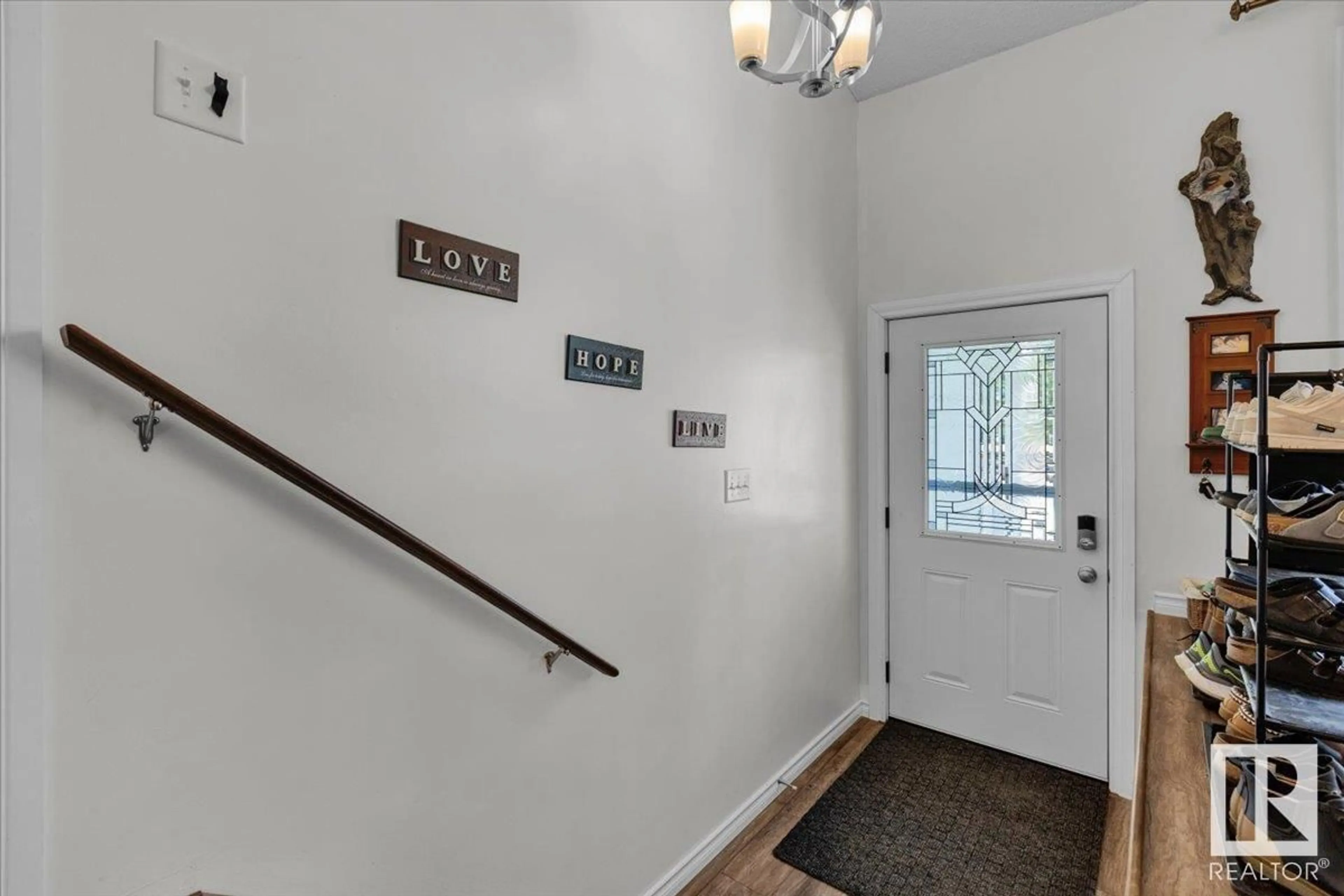 Indoor entryway for 5303 50 AV, Bon Accord Alberta T0A0K0