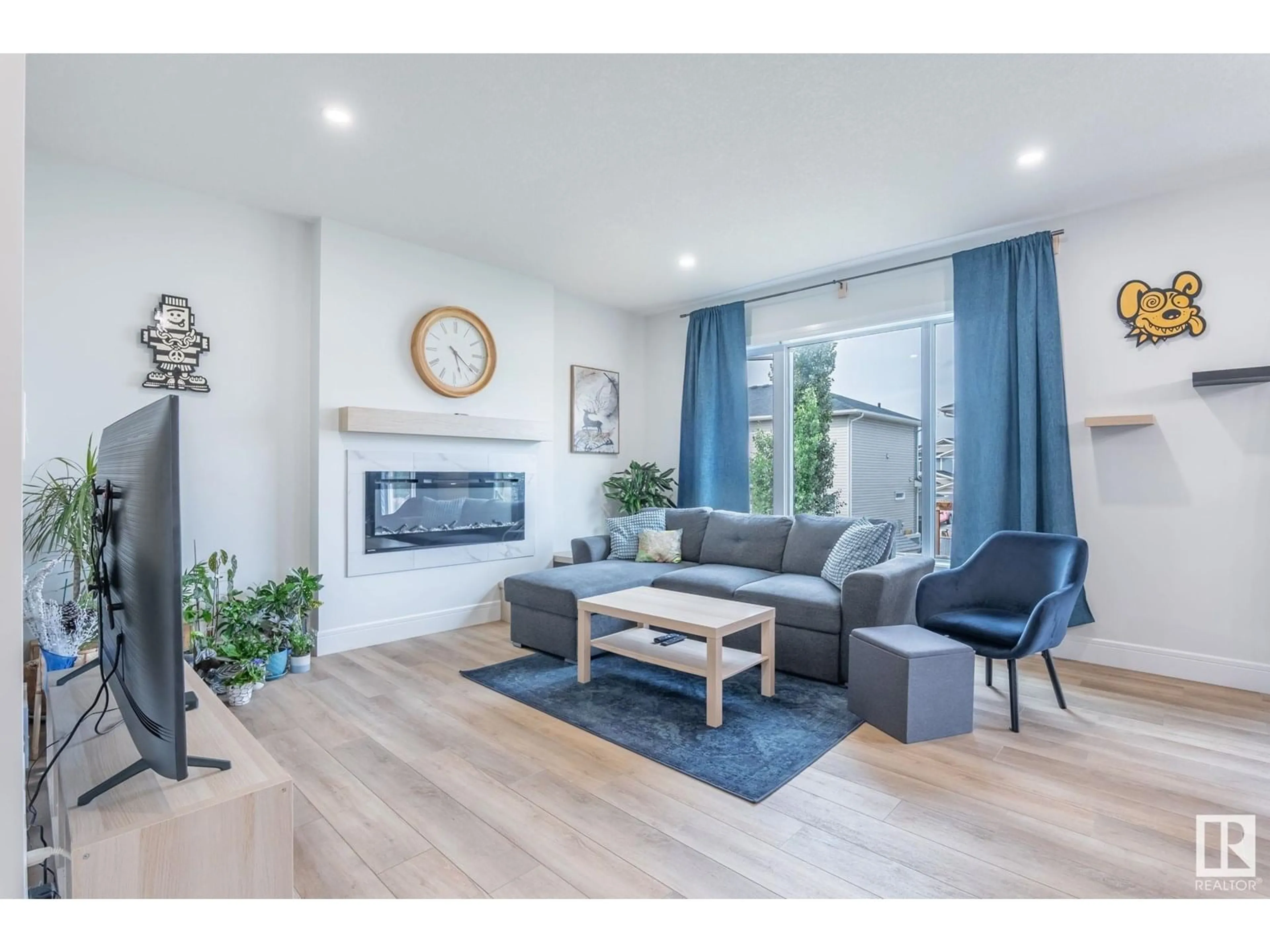 Living room with furniture, wood/laminate floor for 9 HULL, Spruce Grove Alberta T7X4P7