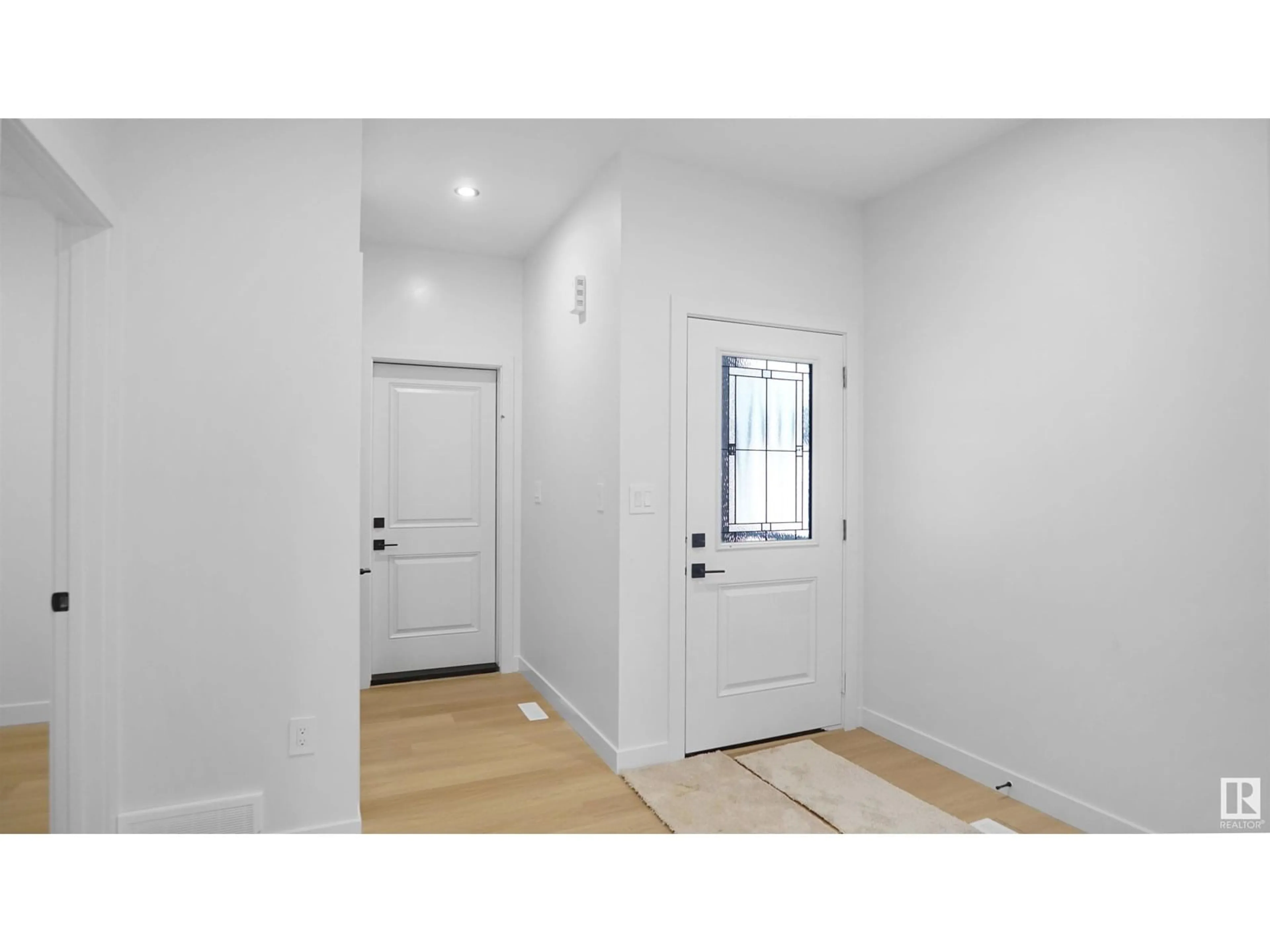 Indoor entryway for 17 TENUTO LINK, Spruce Grove Alberta T7X0Z3