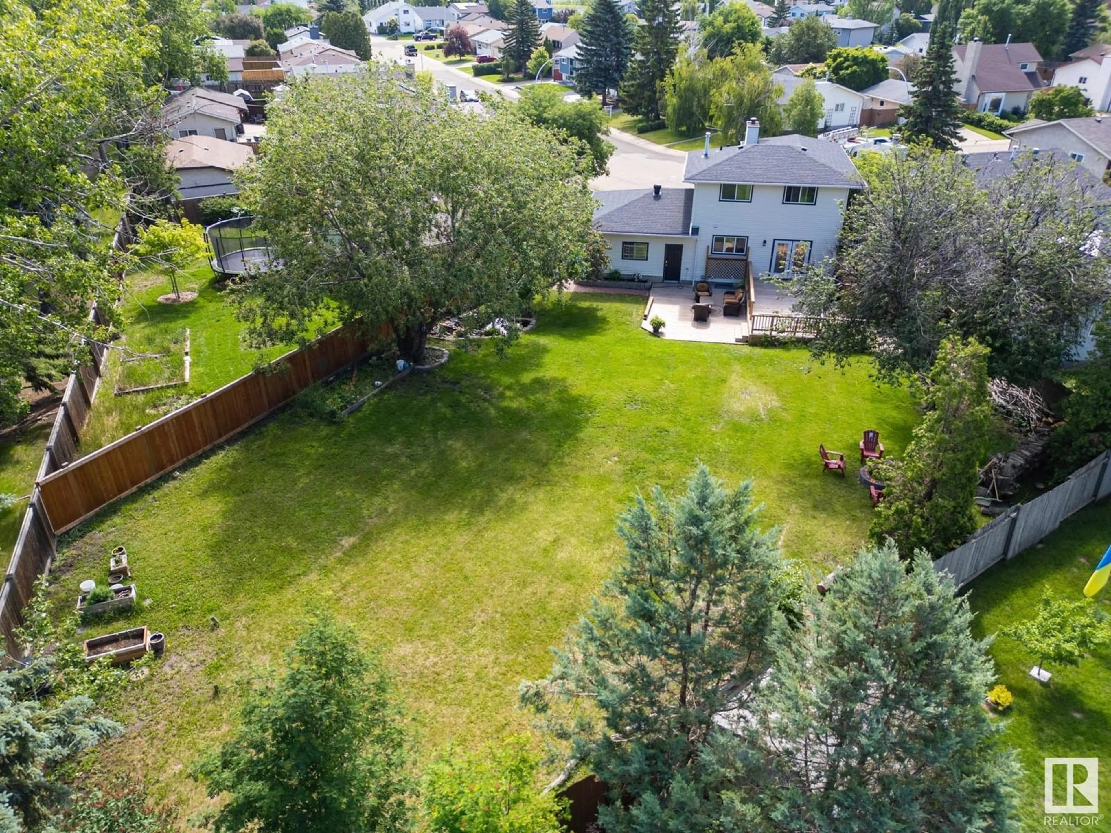 A pic from outside/outdoor area/front of a property/back of a property/a pic from drone, mountain view for 14544 20 ST, Edmonton Alberta T5Y1V7