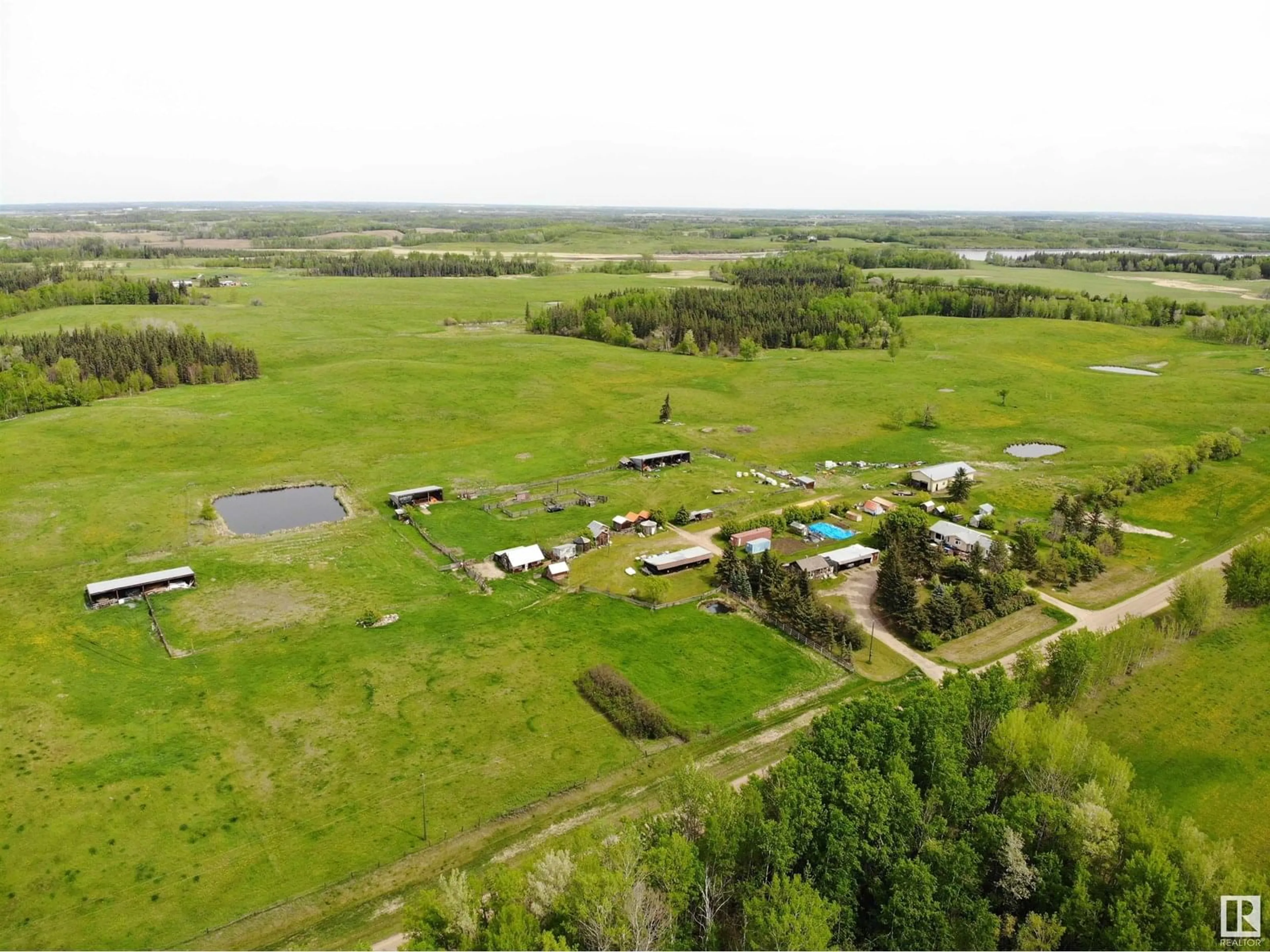 A pic from outside/outdoor area/front of a property/back of a property/a pic from drone, unknown for 4230 TWP RD 580, Rural Barrhead County Alberta T7N1N4