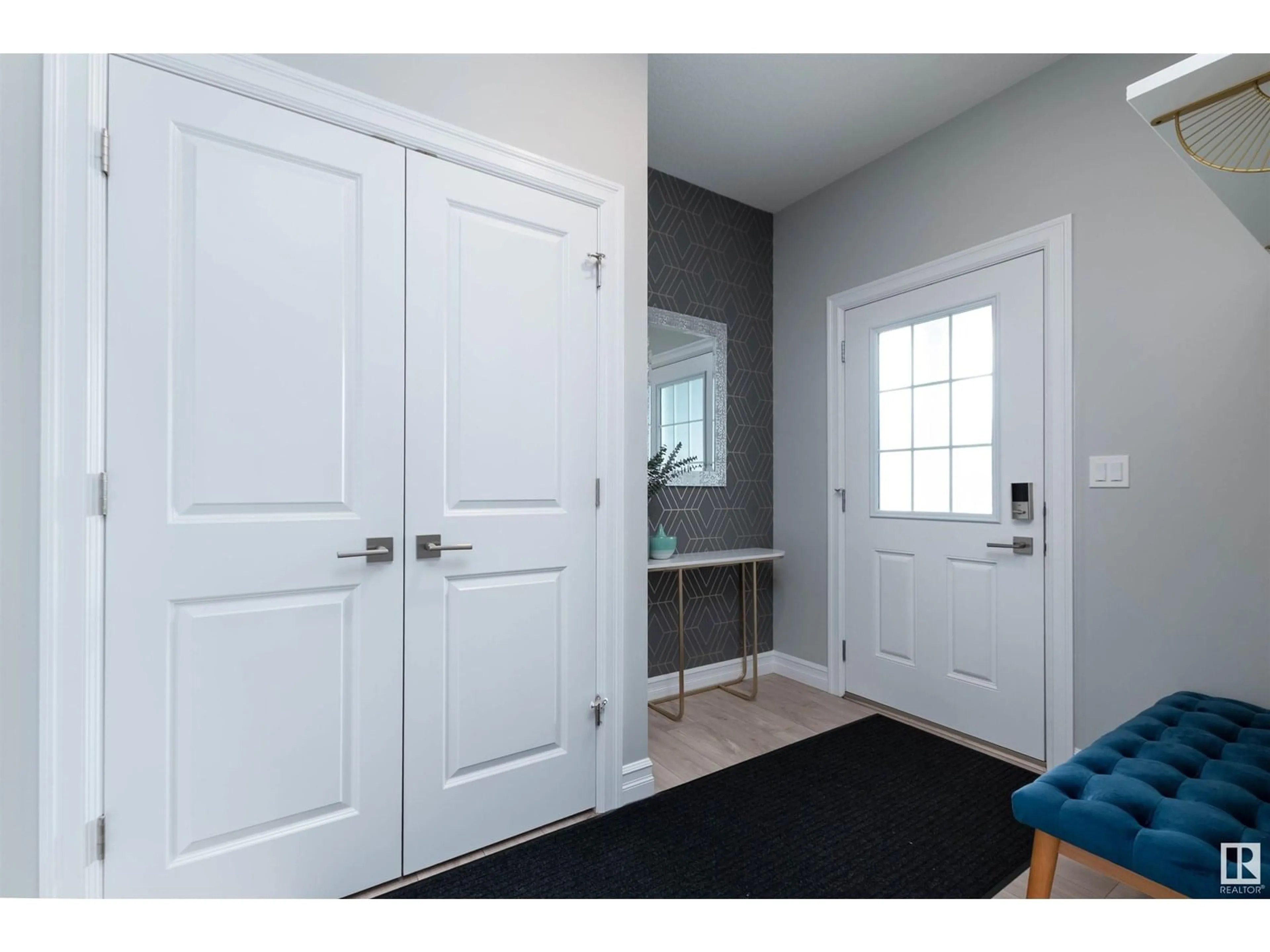 Indoor entryway for 1232 26 ST, Edmonton Alberta T6T2J9