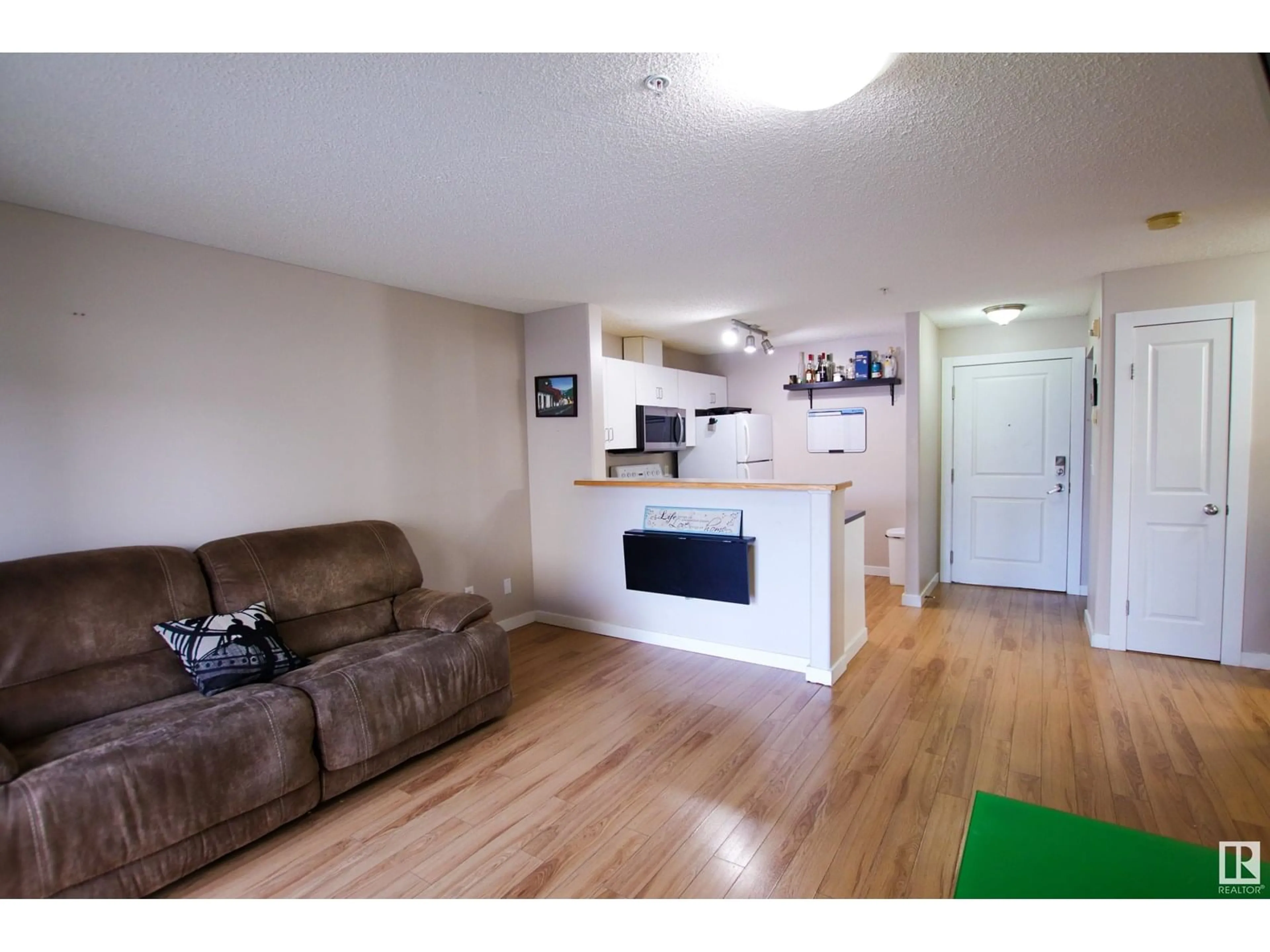 A pic of a room for #104 - 14708 50 ST, Edmonton Alberta T5A5G9