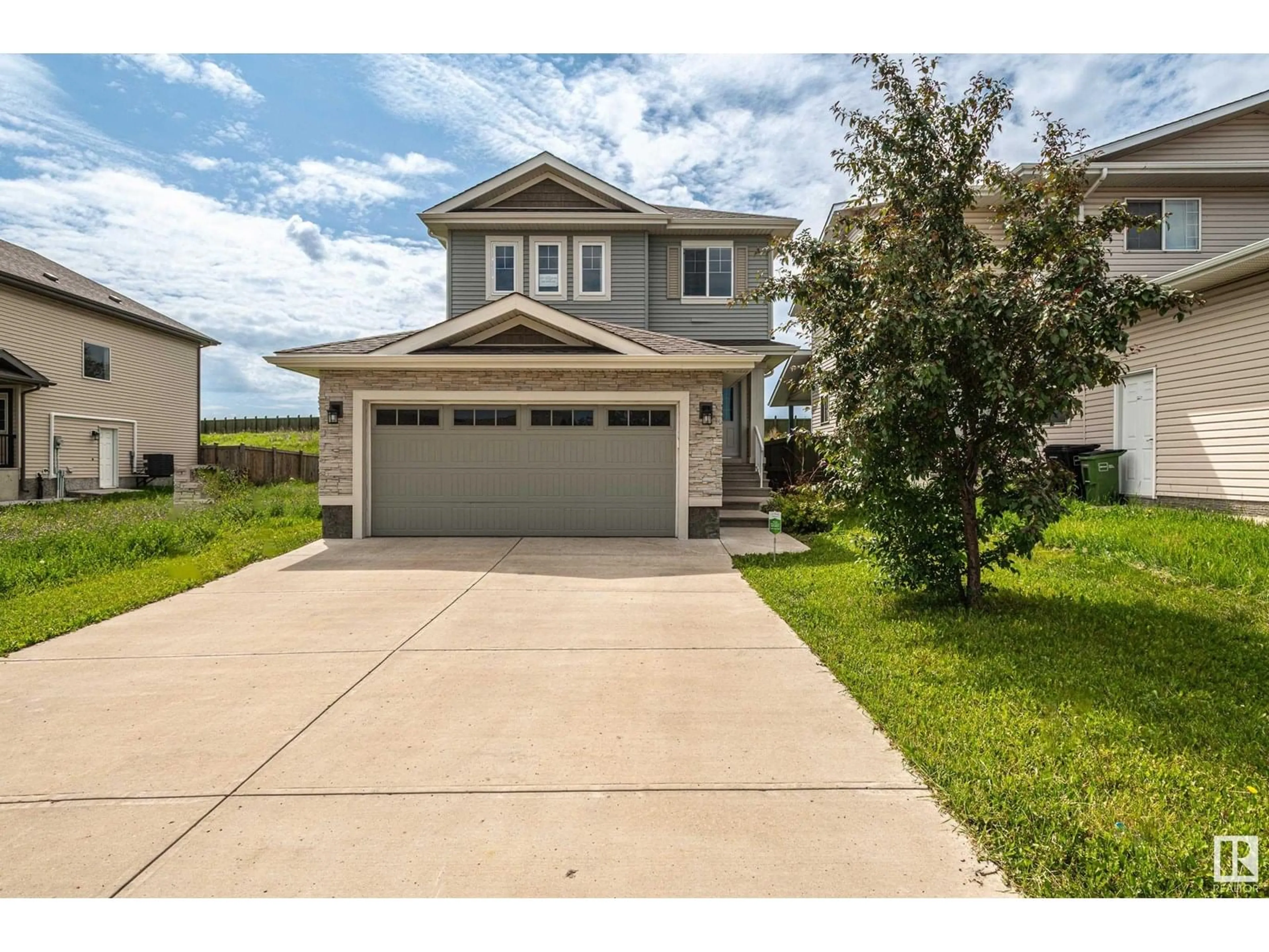 Home with vinyl exterior material, water/lake/river/ocean view for 4523 126 AV, Edmonton Alberta T5A1L3