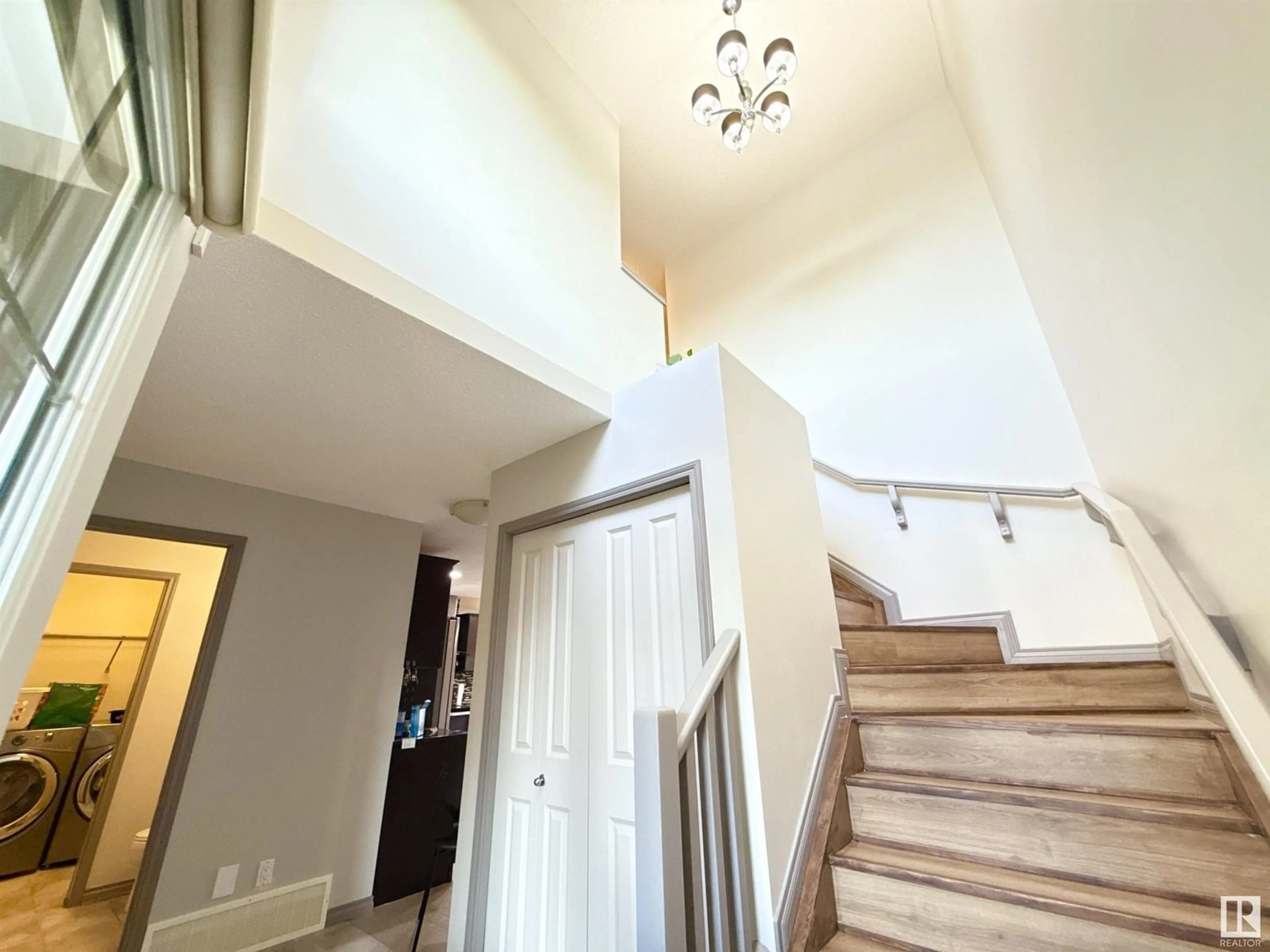 Indoor foyer for 21703 84 AV, Edmonton Alberta T5T4W2