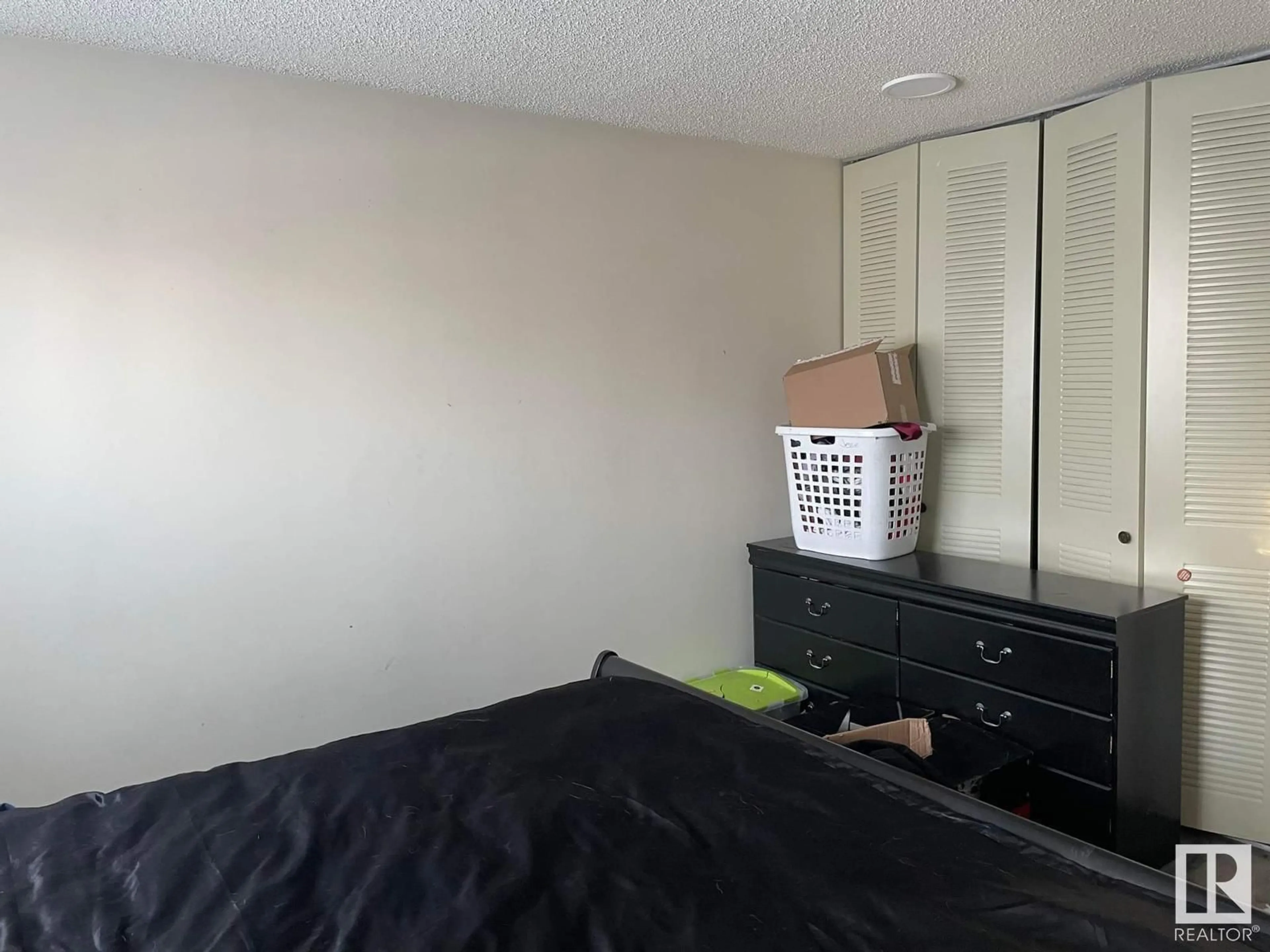 A pic of a room for NW - 5313 21 AV, Edmonton Alberta T6L5G5