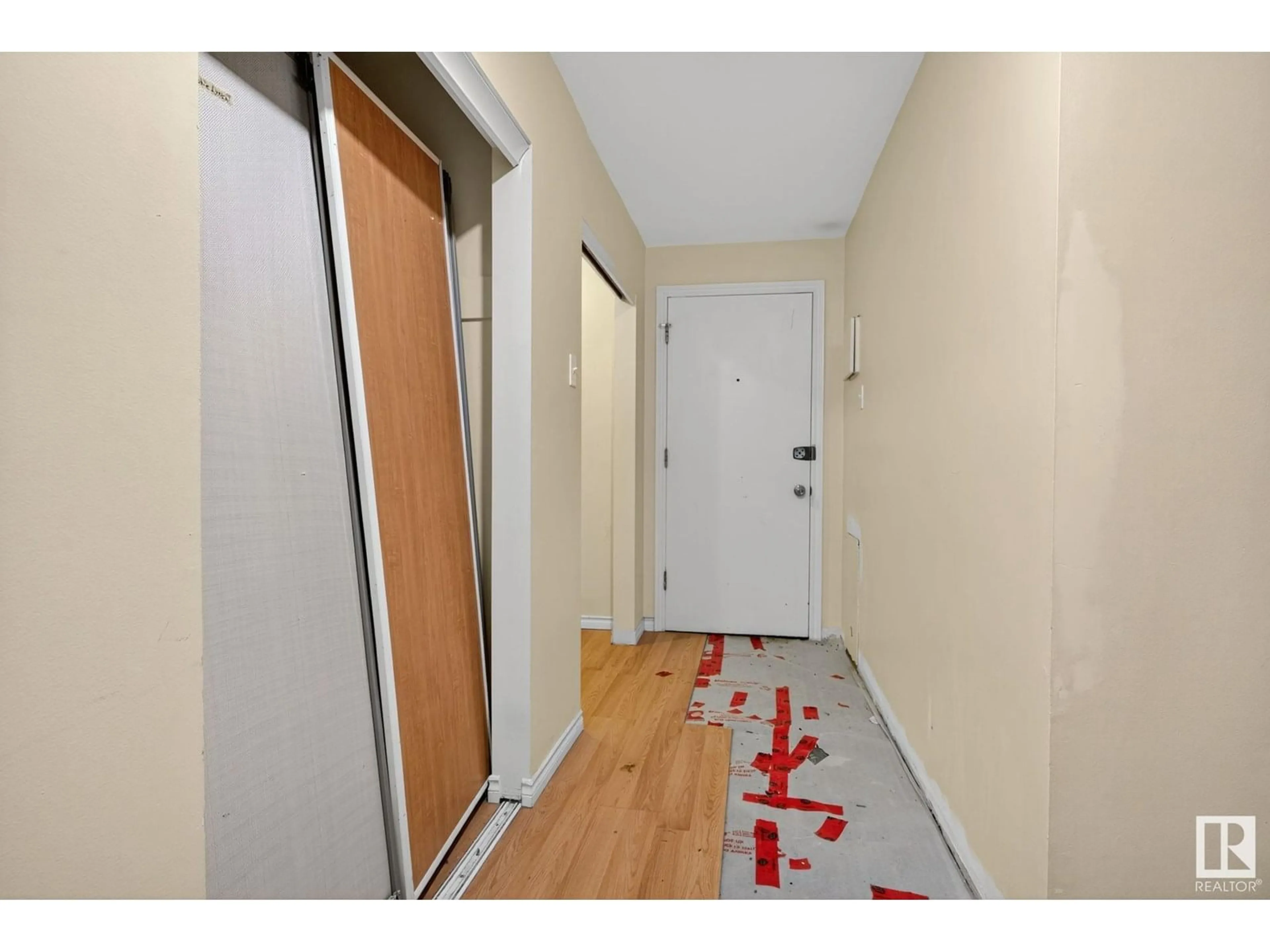 Indoor entryway for #101 - 11831 106 ST, Edmonton Alberta T5G2R2