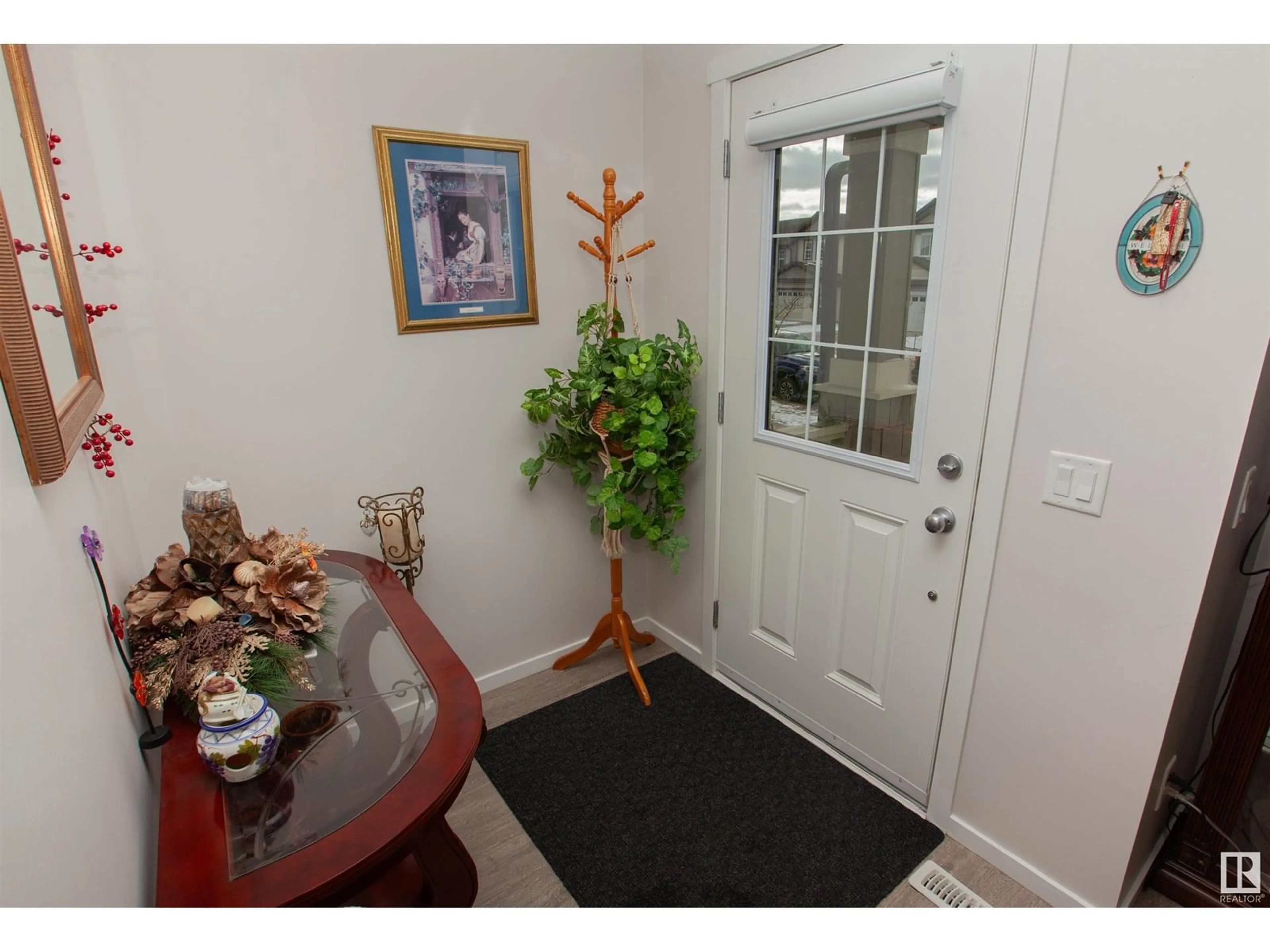 Indoor entryway for 2902 MAPLE WY, Edmonton Alberta T6T0T4