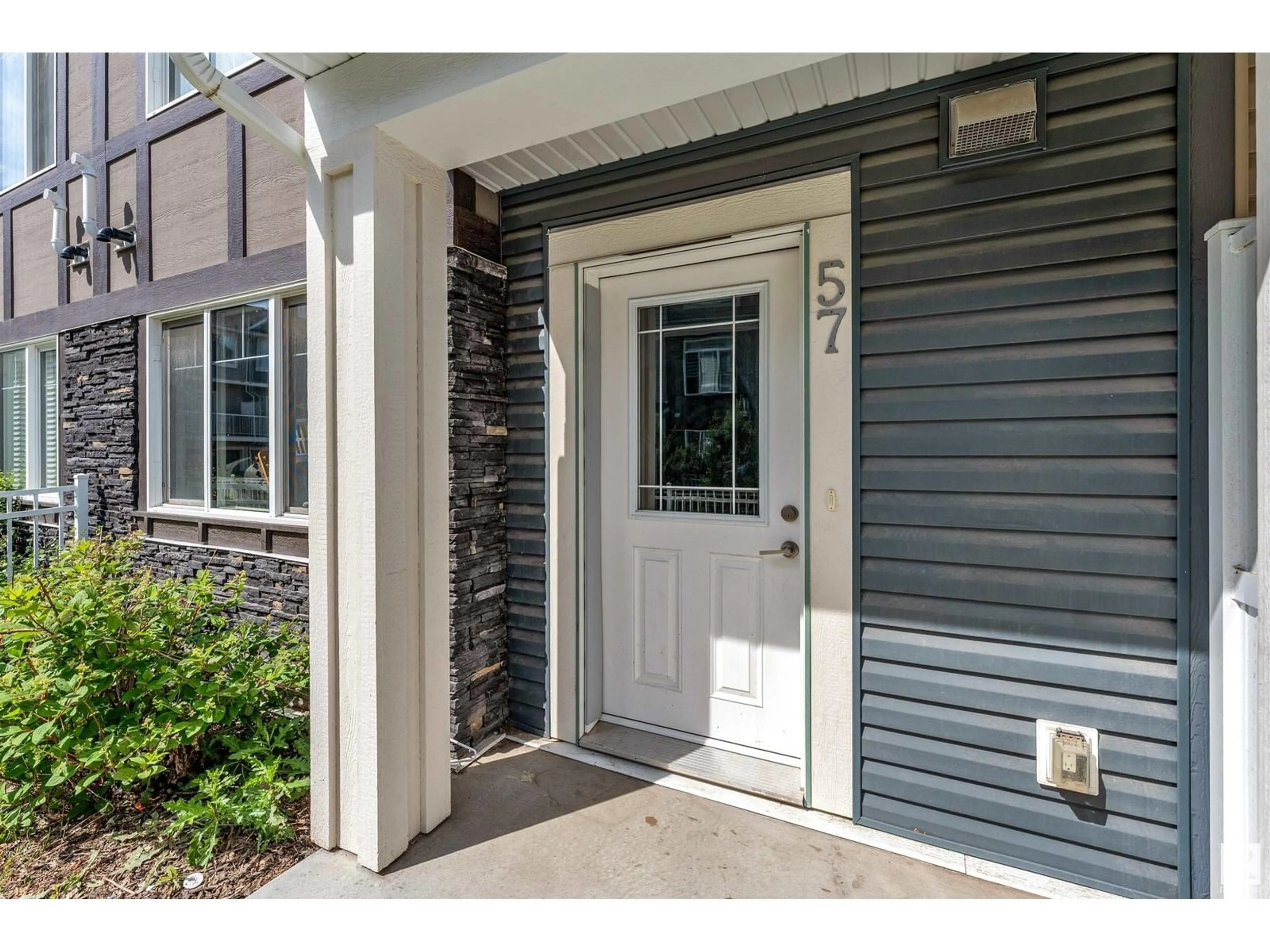 Indoor entryway for #57 - 2215 24 ST NW, Edmonton Alberta T6T1A6