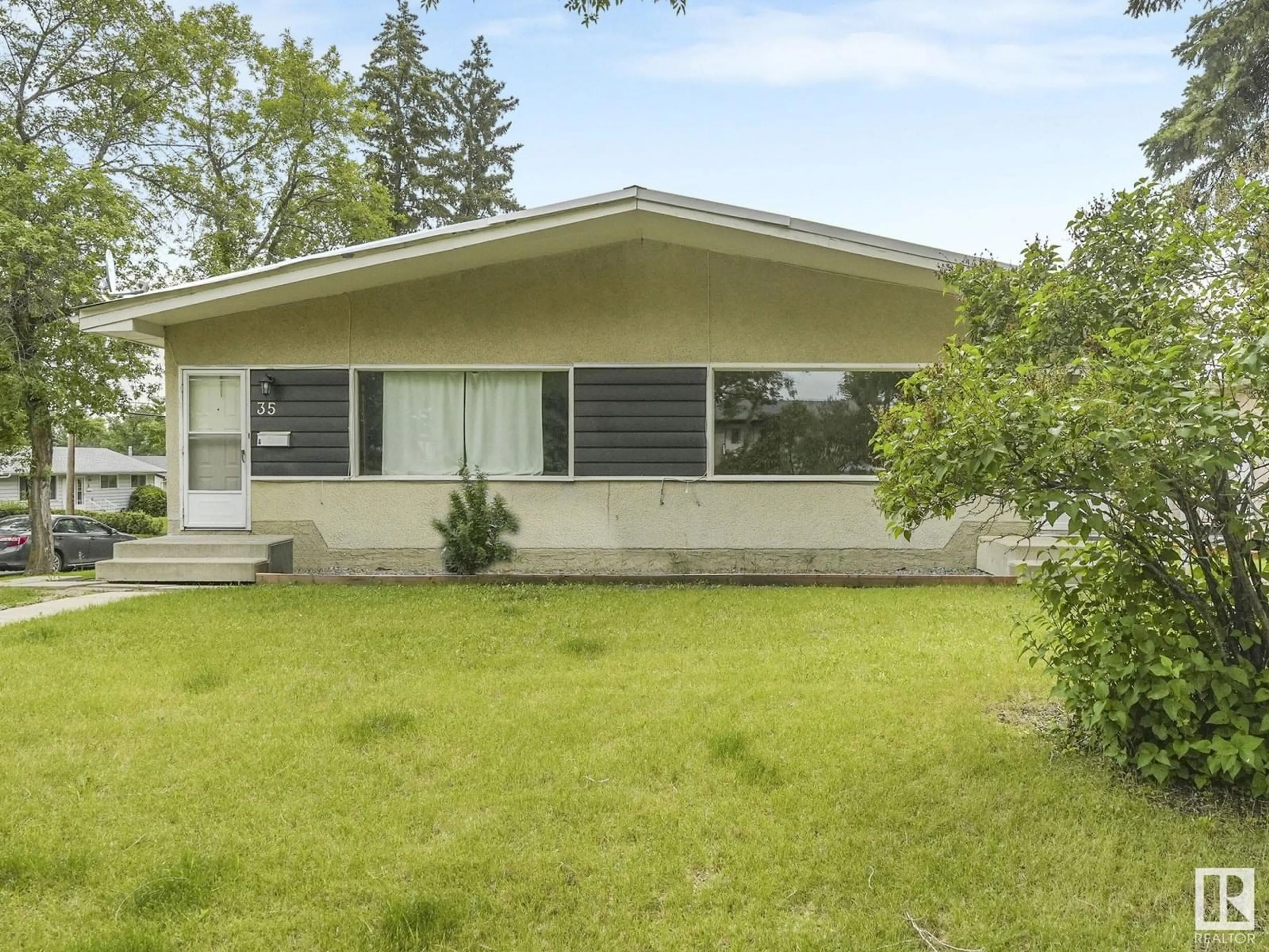 Home with vinyl exterior material, street for 35 GRAND DR, Camrose Alberta T4V2J9