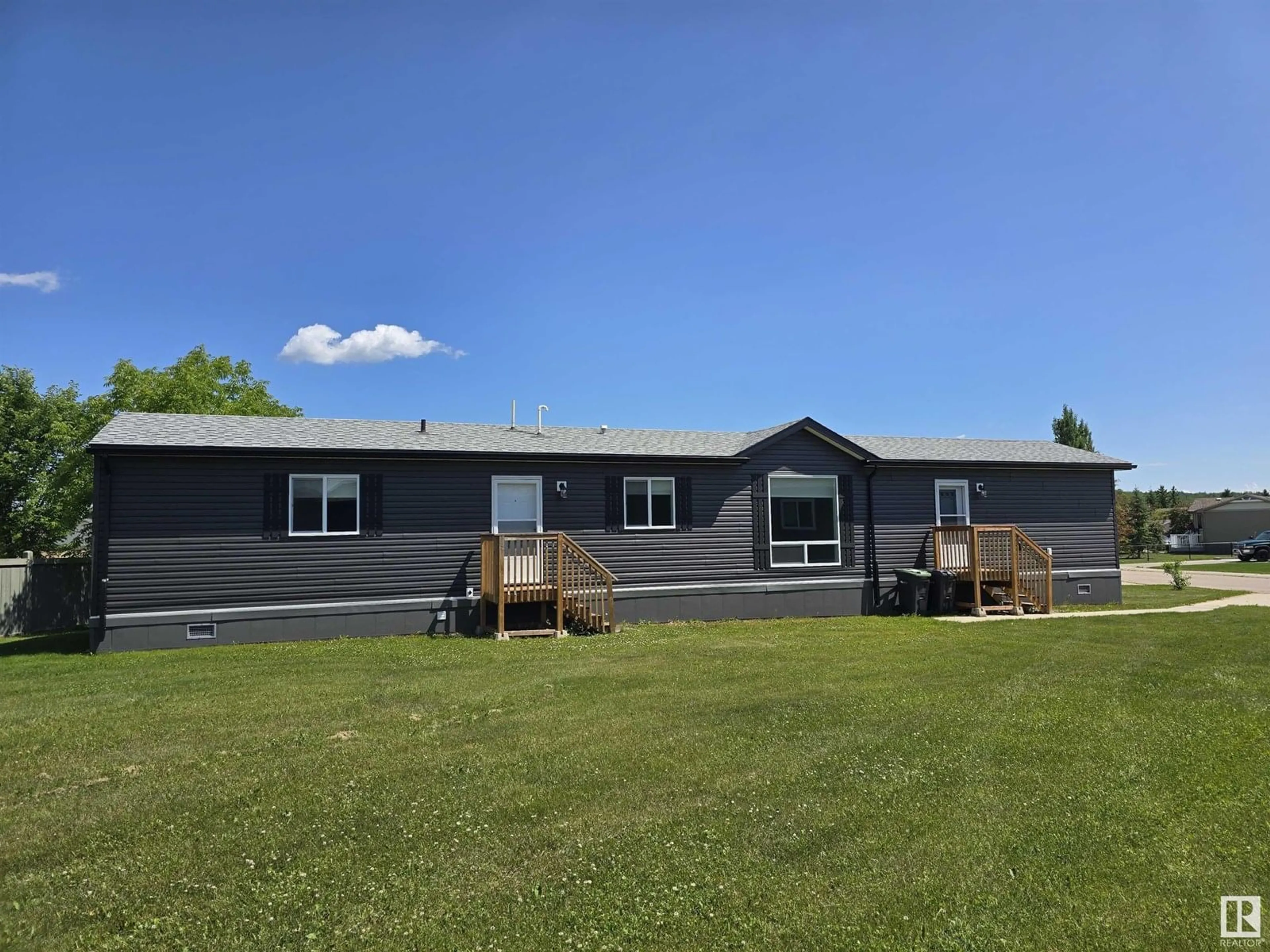 Home with vinyl exterior material, building for 4710 LABRADOR RD, Cold Lake Alberta T9M0C6