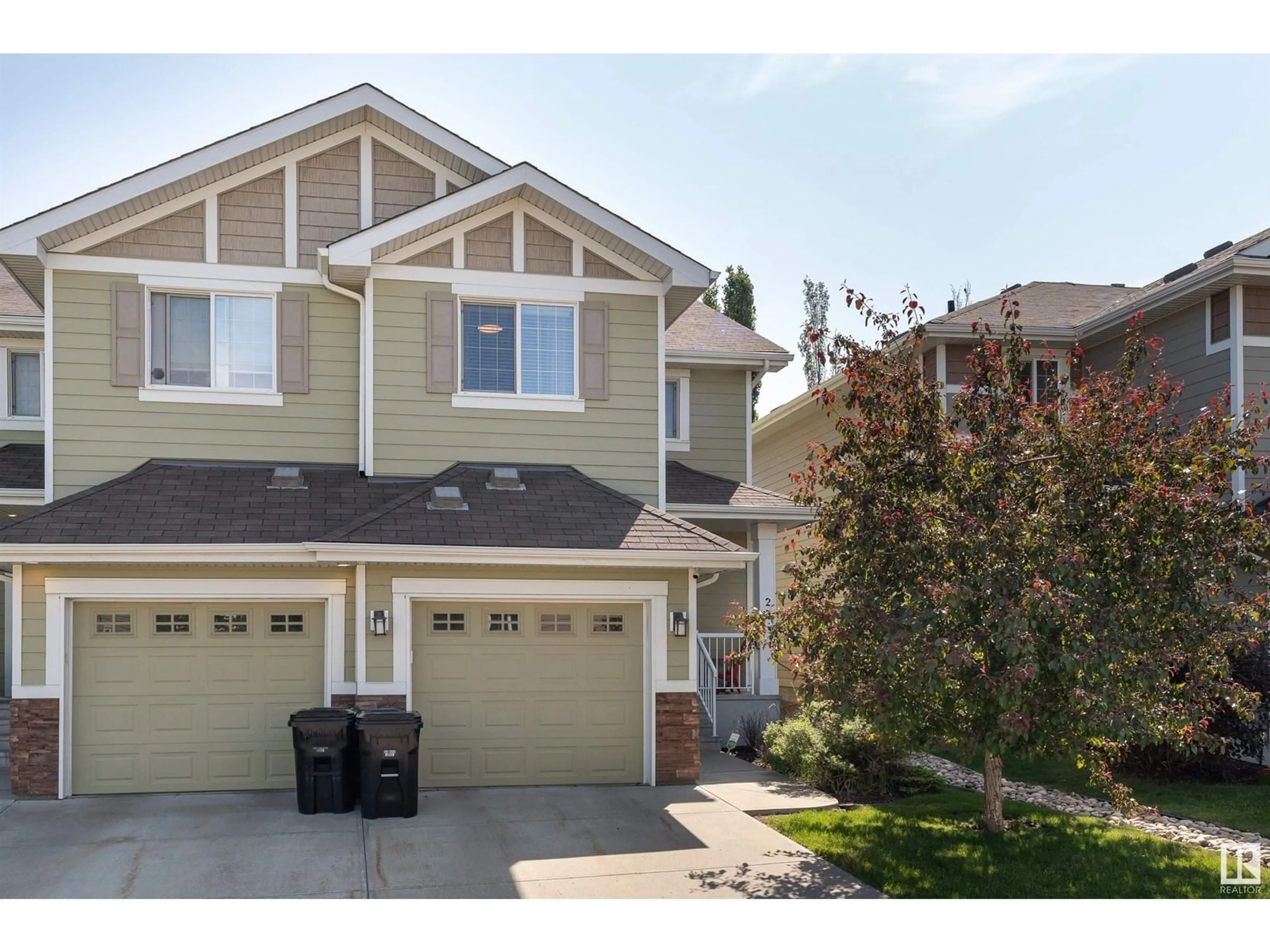 Home with vinyl exterior material, street for 219 - 23 CHARLOTTE WY, Sherwood Park Alberta T8H0T3
