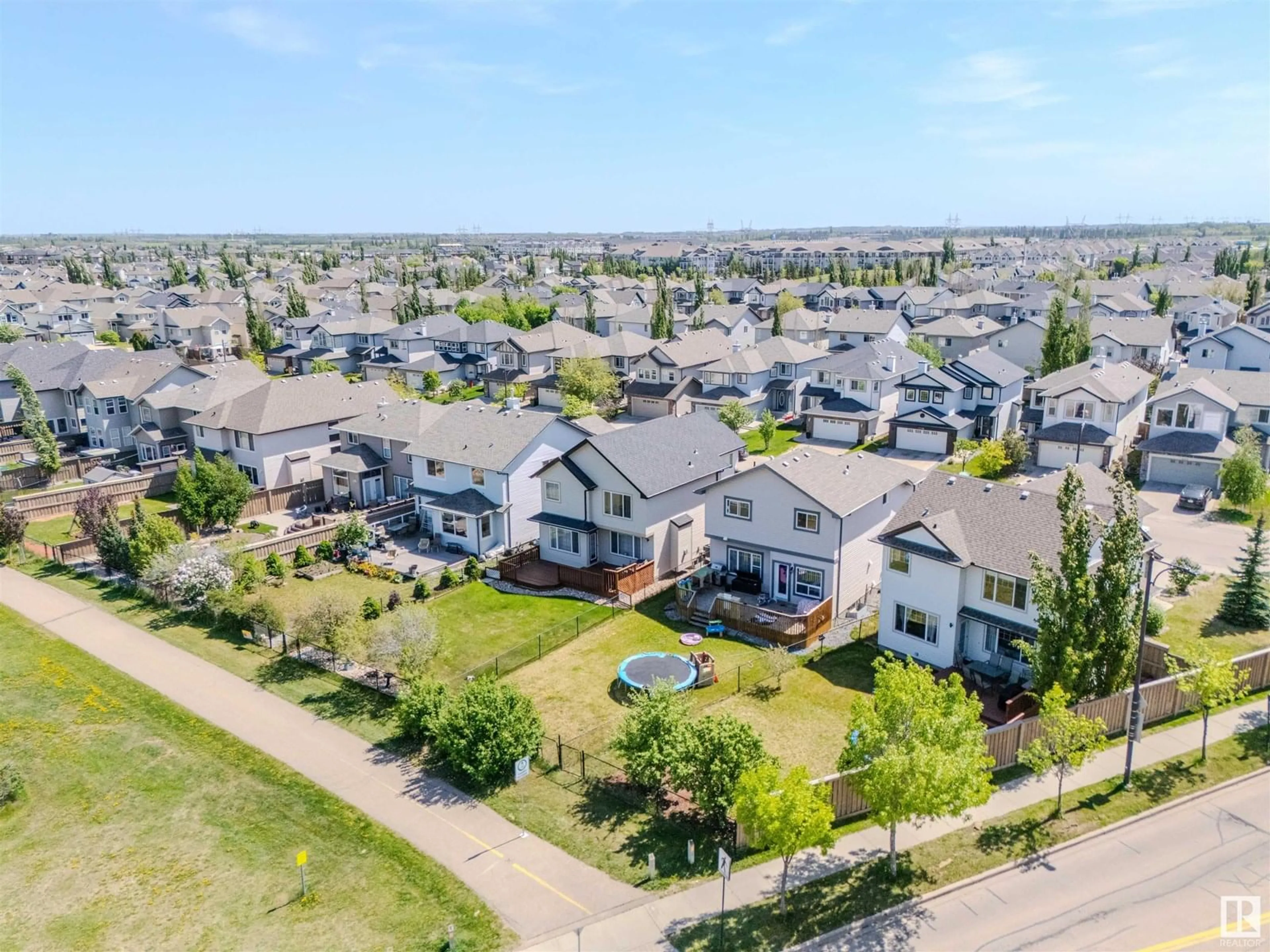 A pic from outside/outdoor area/front of a property/back of a property/a pic from drone, street for 8509 SLOANE CR, Edmonton Alberta T6R0L1