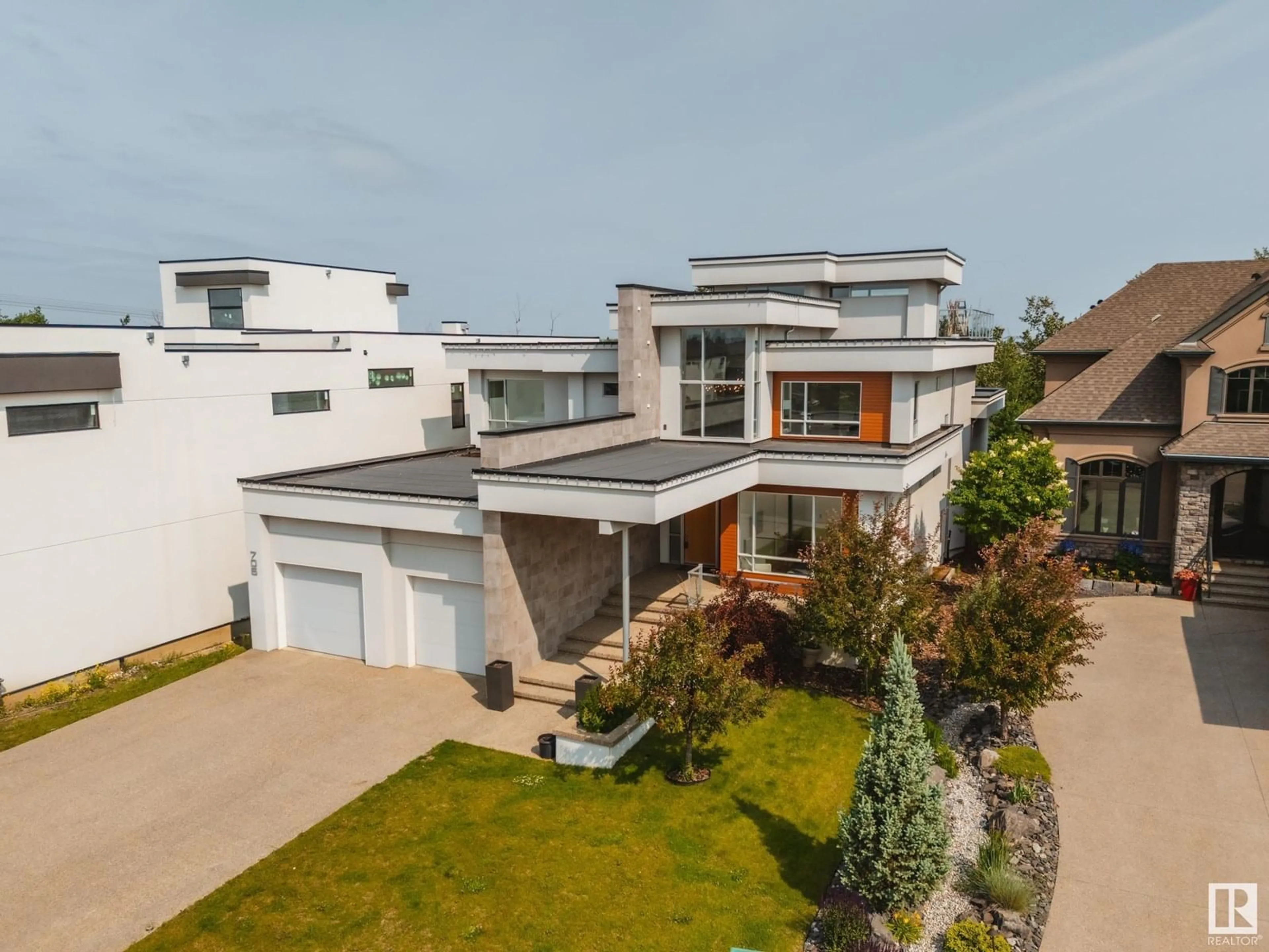 A pic from outside/outdoor area/front of a property/back of a property/a pic from drone, street for 705 HOWATT DR, Edmonton Alberta T6W3K3