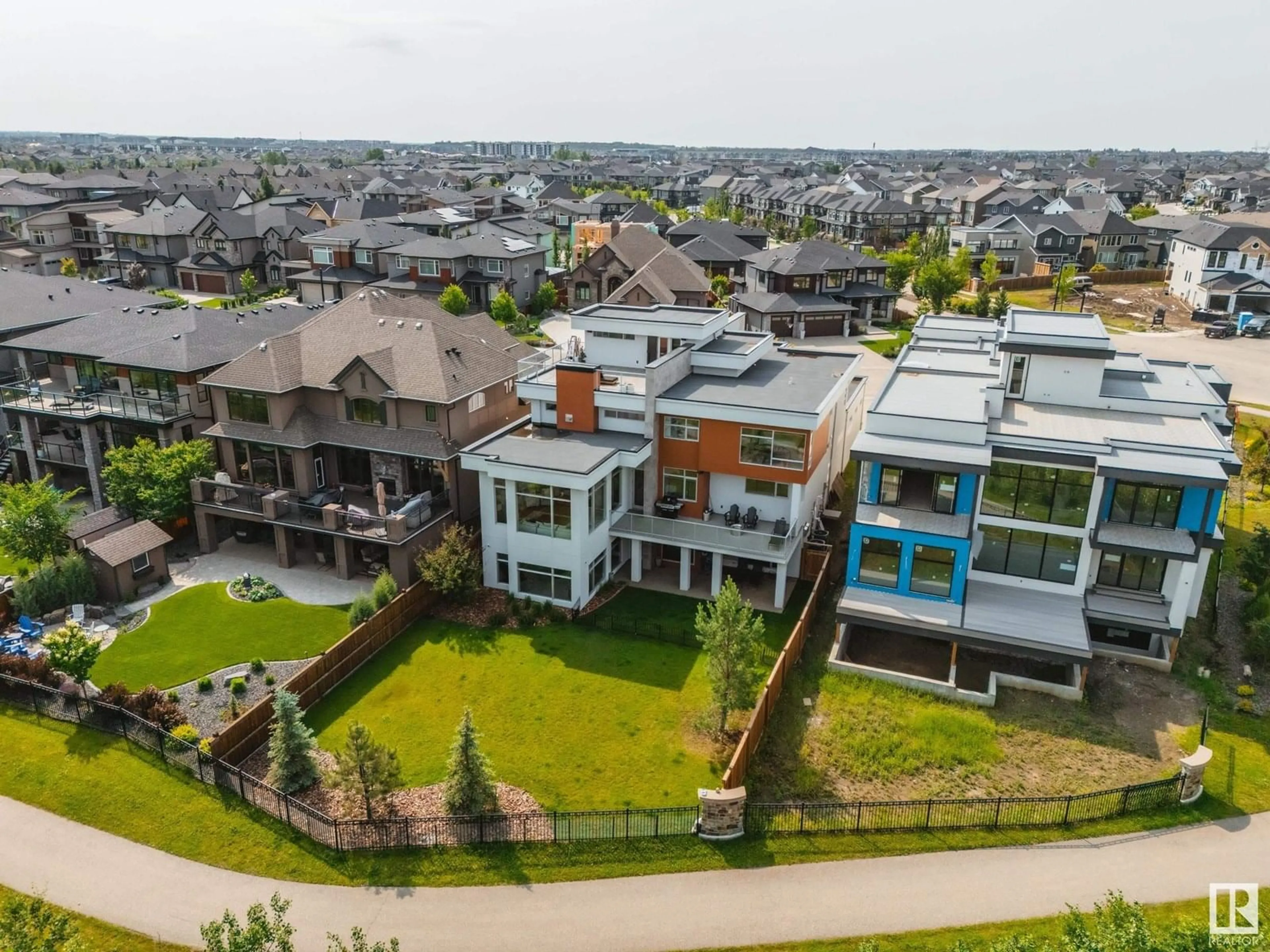 A pic from outside/outdoor area/front of a property/back of a property/a pic from drone, unknown for 705 HOWATT DR, Edmonton Alberta T6W3K3