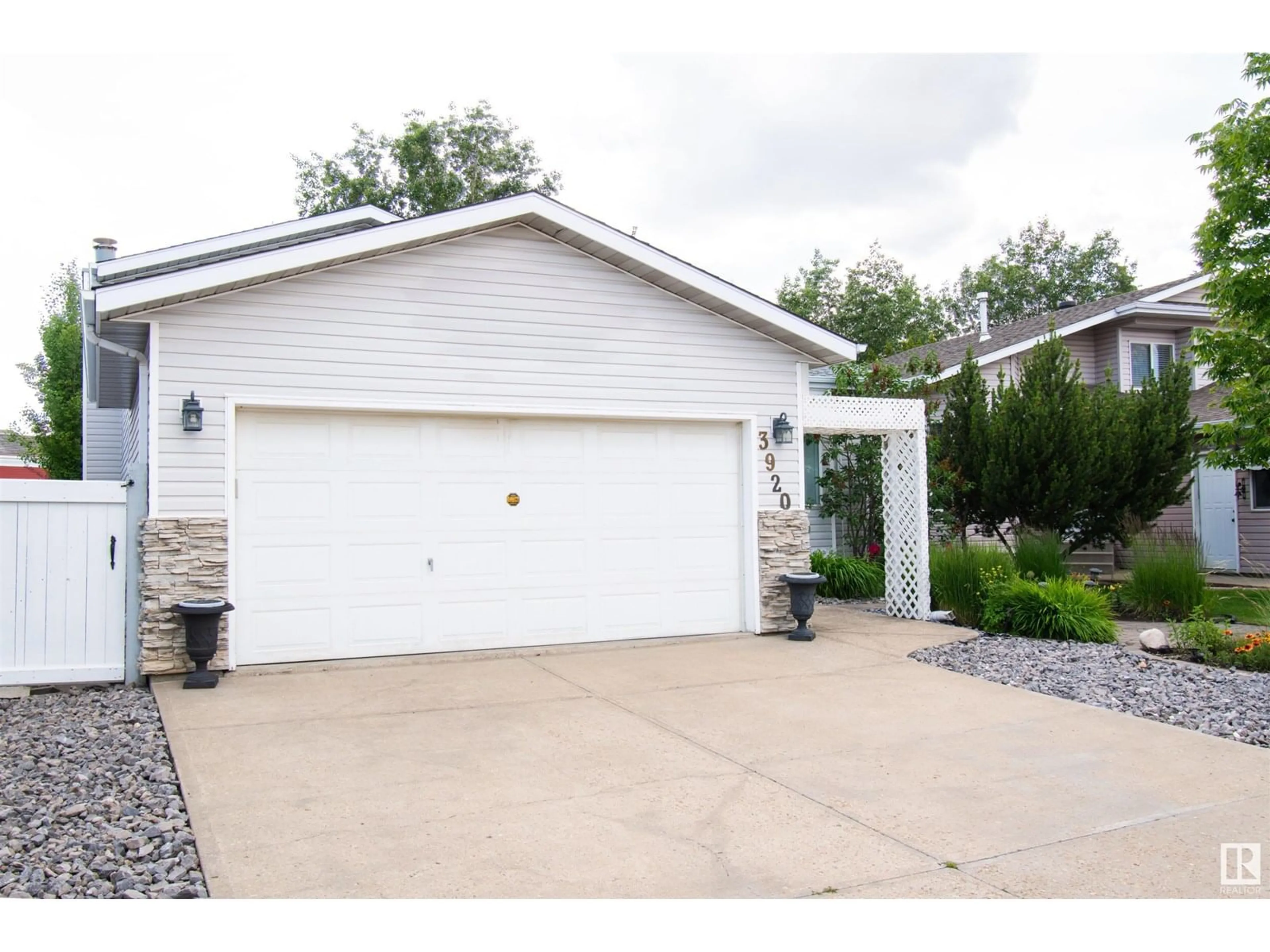 Unknown for 3920 33 NW, Edmonton Alberta T6T1J7