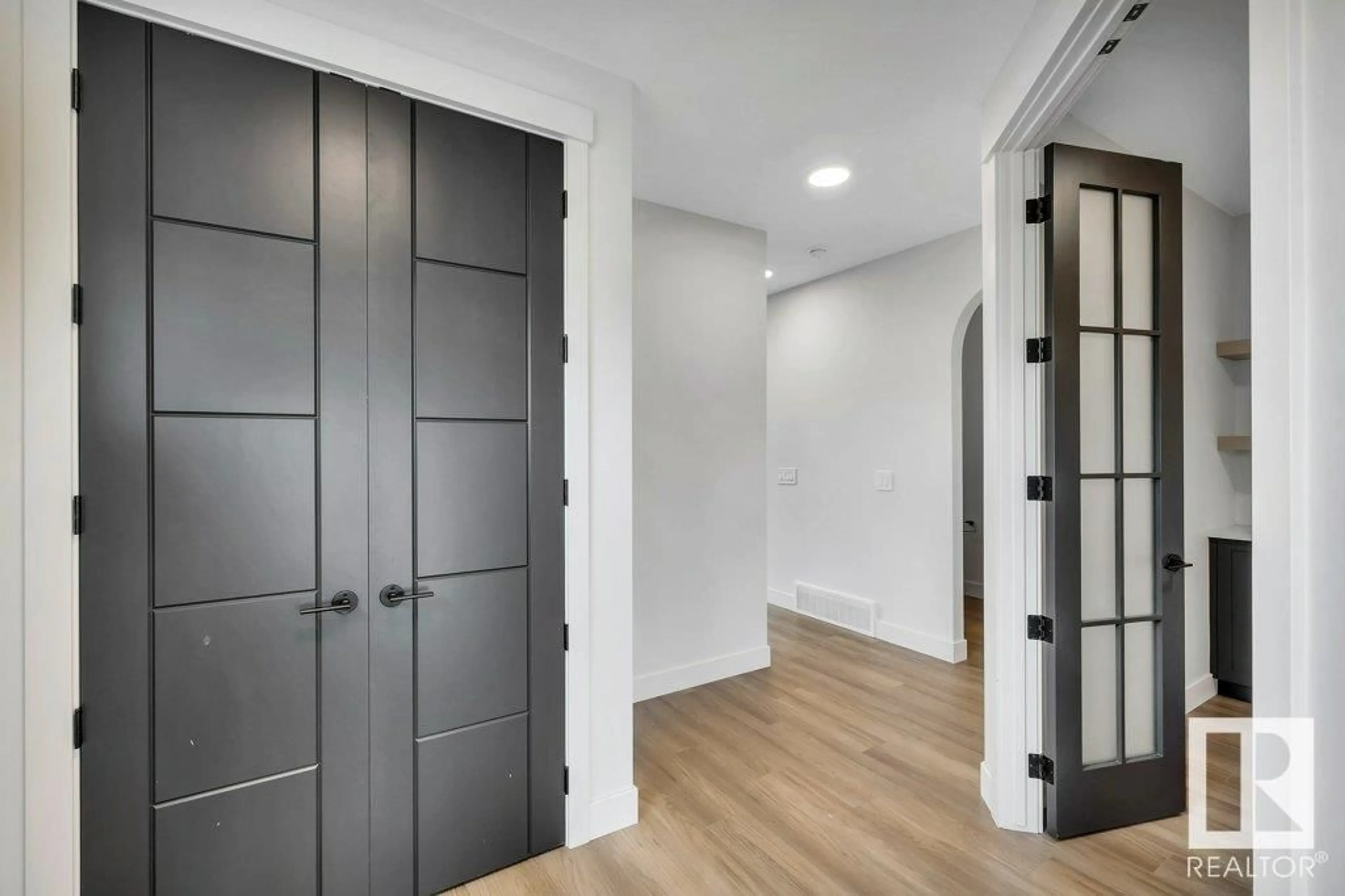 Indoor entryway for 80 HEMINGWAY CR, Spruce Grove Alberta T7X2L6