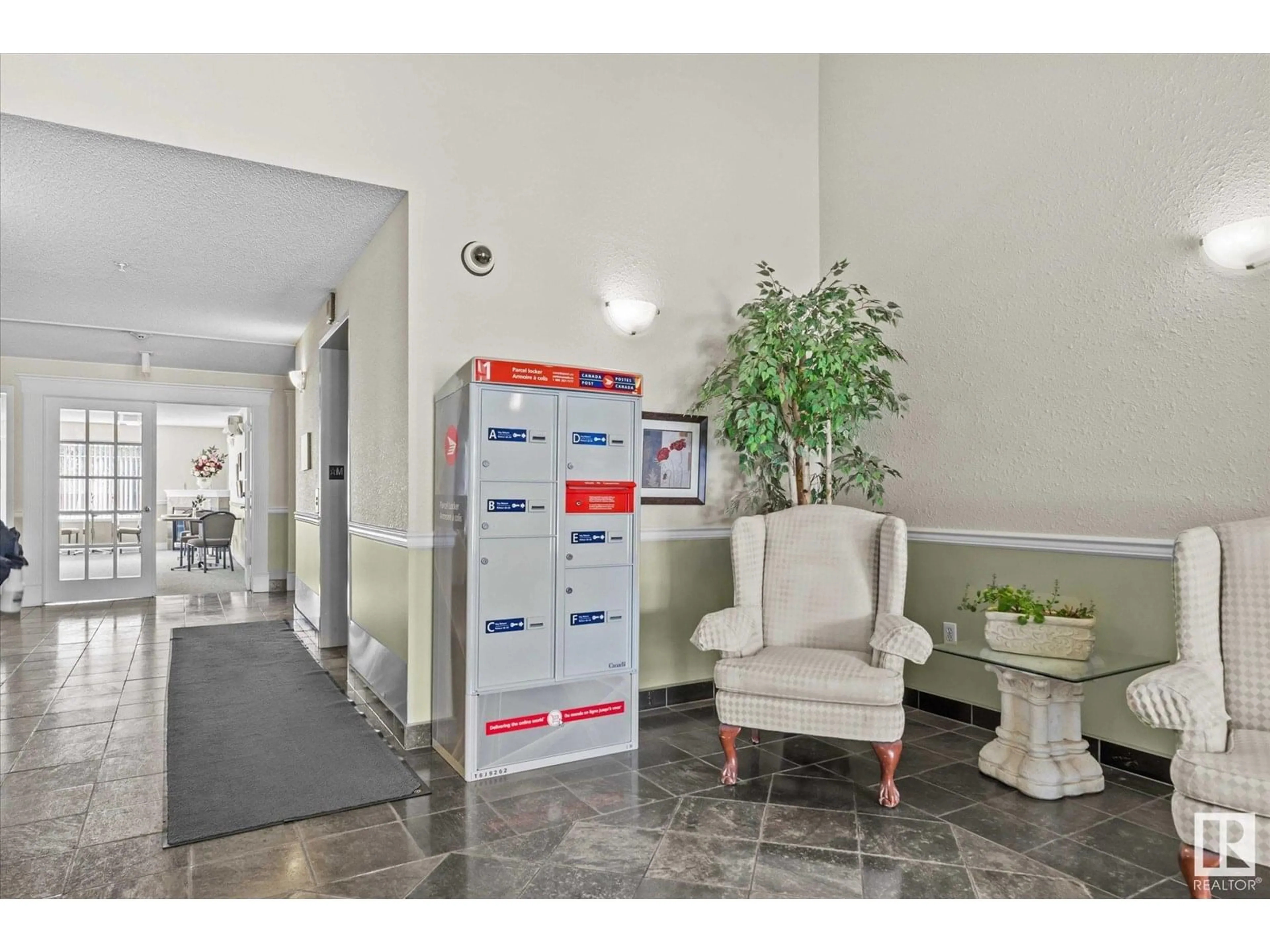 Indoor foyer for 110 - 110 2420 108 ST NW, Edmonton Alberta T6J7J3