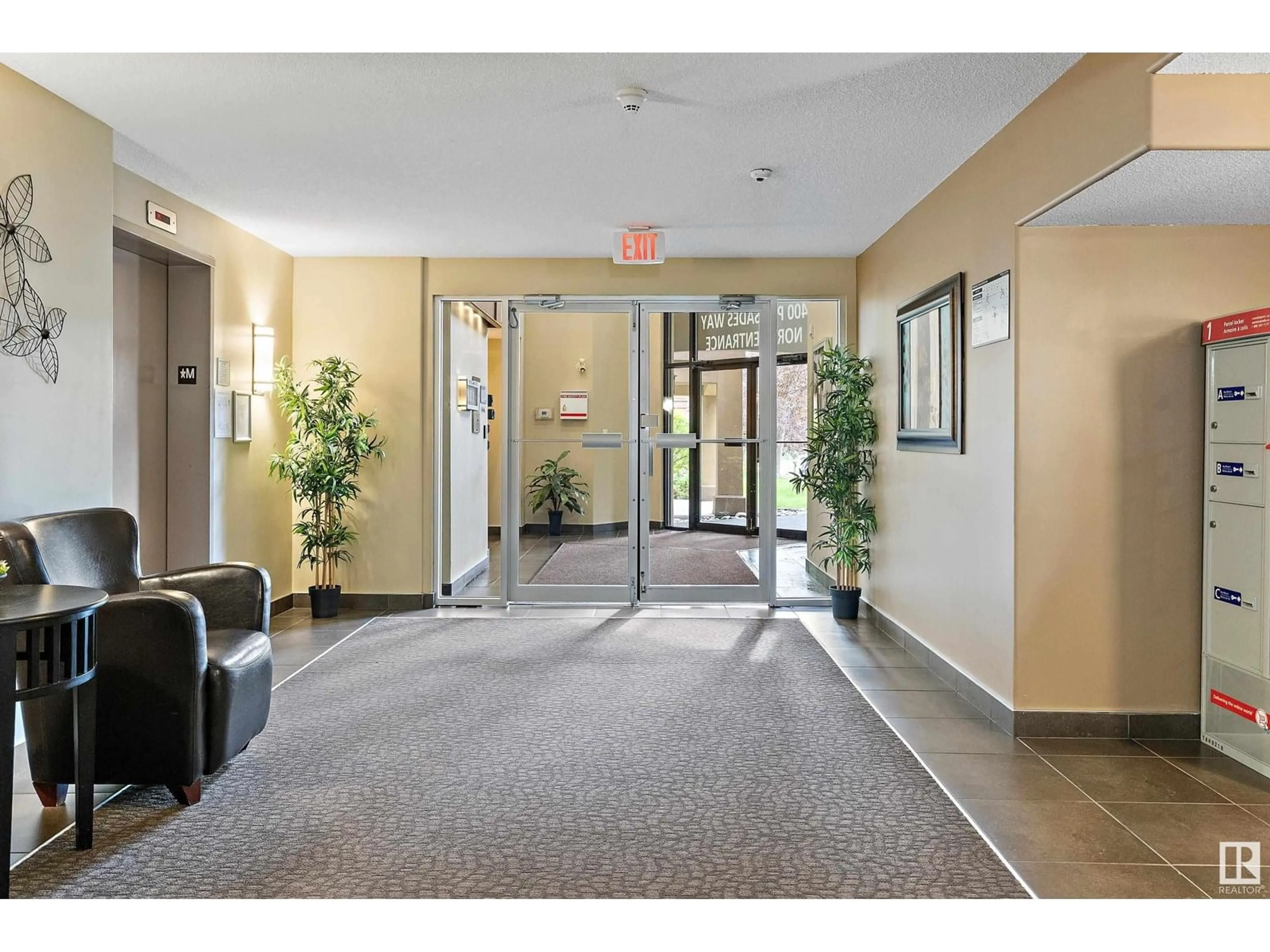Indoor foyer for 407 - 400 PALISADES WY, Sherwood Park Alberta T8H0H4