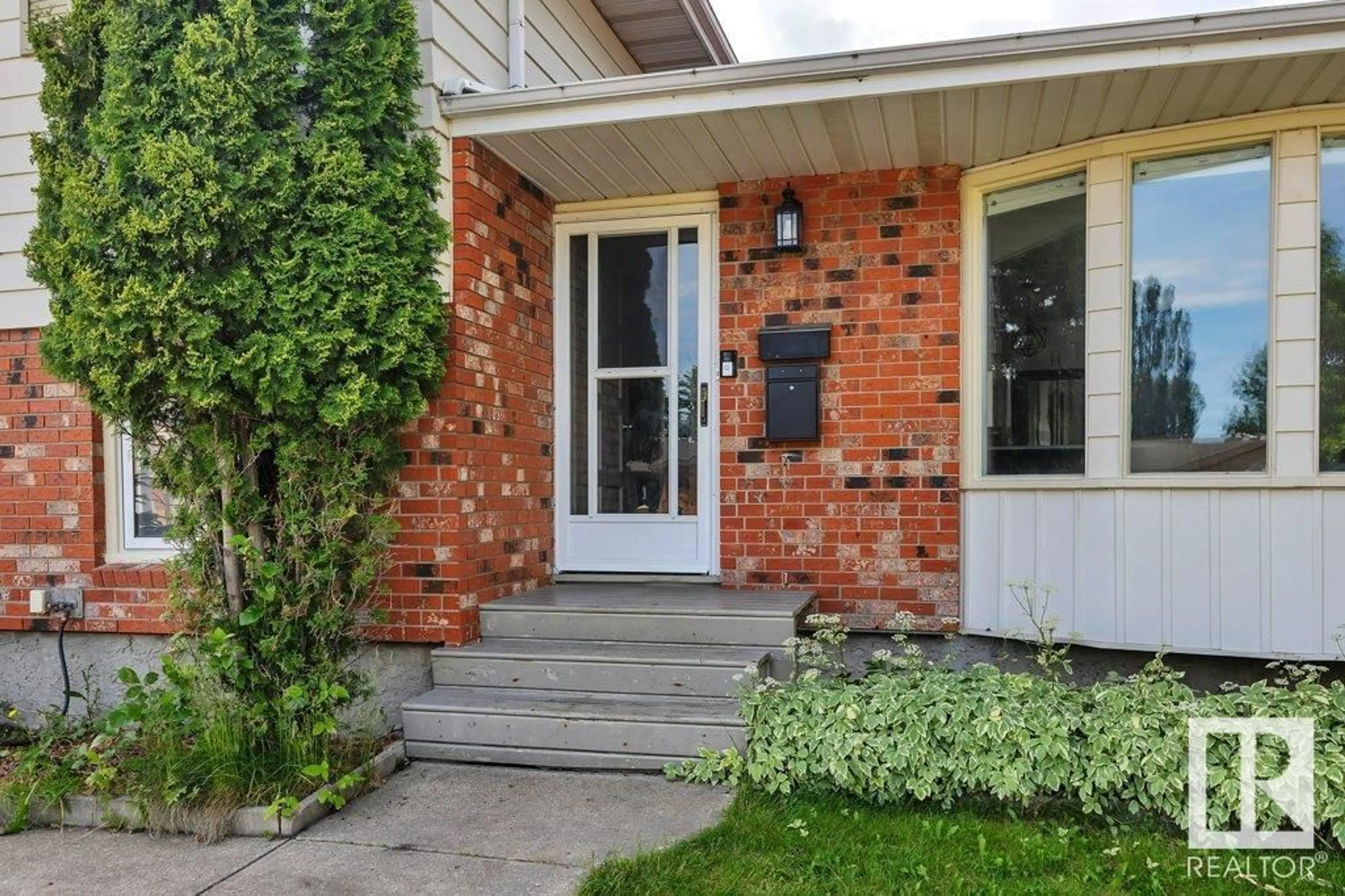 Home with brick exterior material, street for 101 ELM CR, Wetaskiwin Alberta T9A2C7