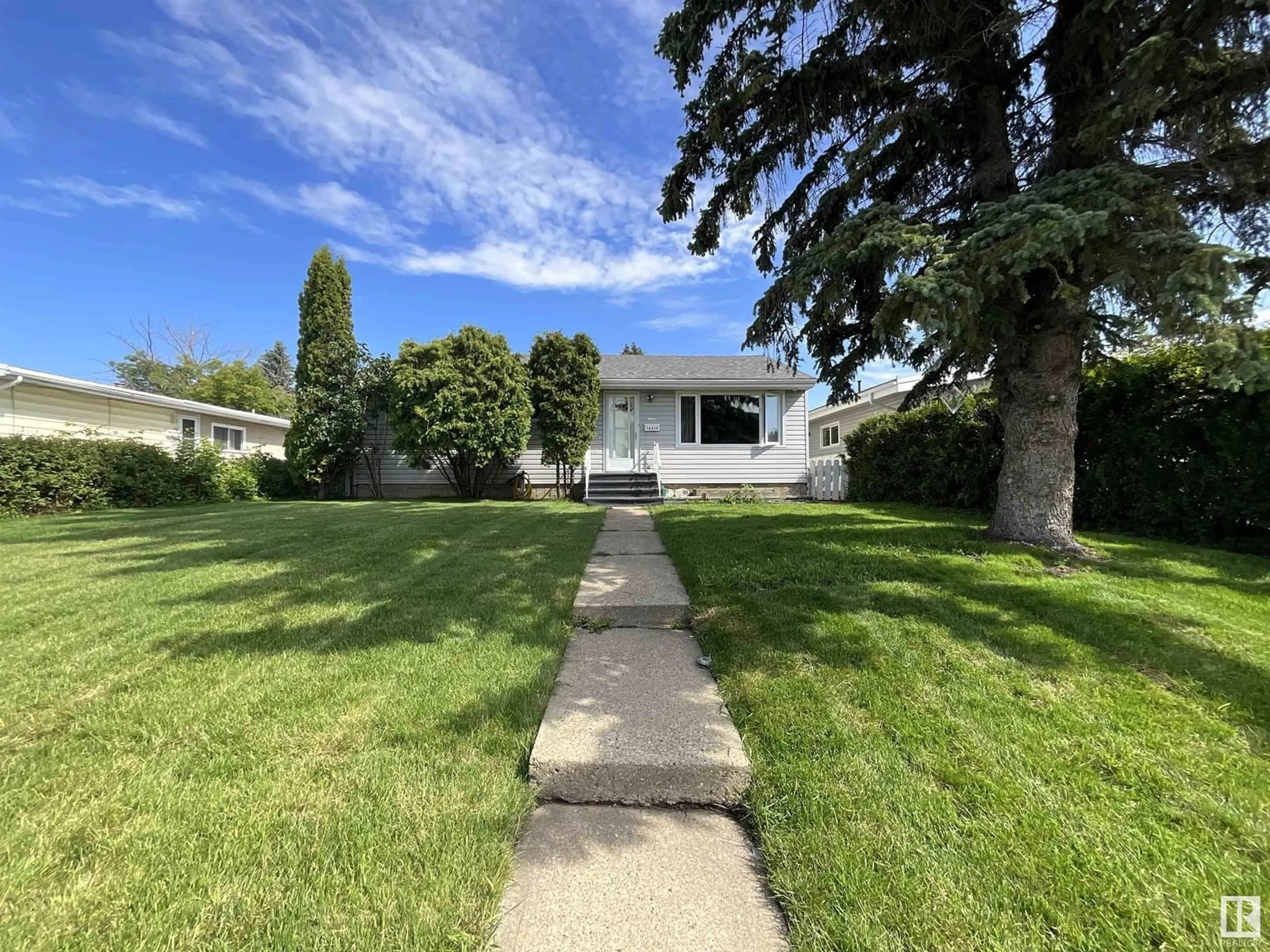 A pic from outside/outdoor area/front of a property/back of a property/a pic from drone, street for 16310 96A AV, Edmonton Alberta T5P0E5