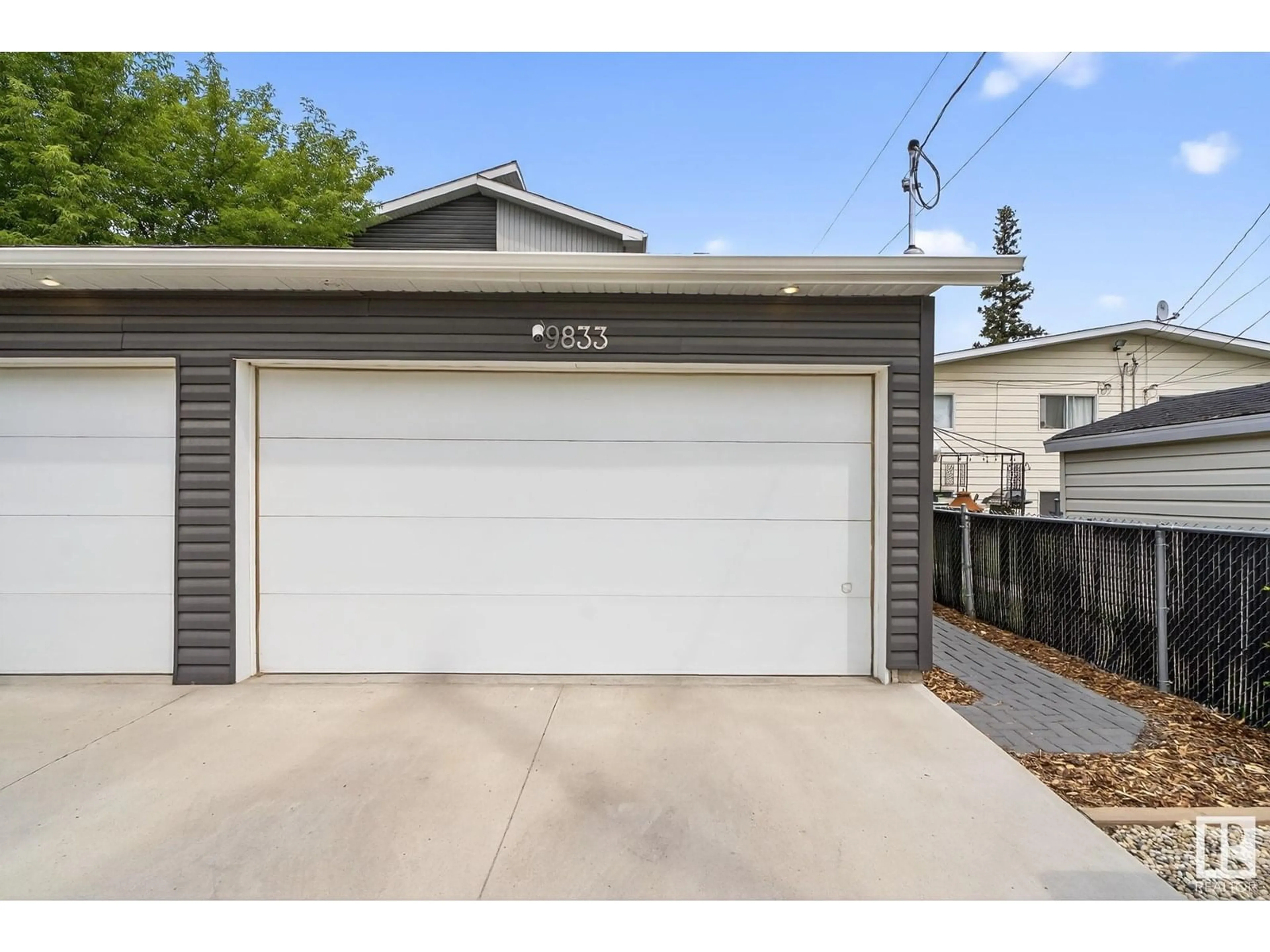 Indoor garage for 9833 76 AV, Edmonton Alberta T6E1K6
