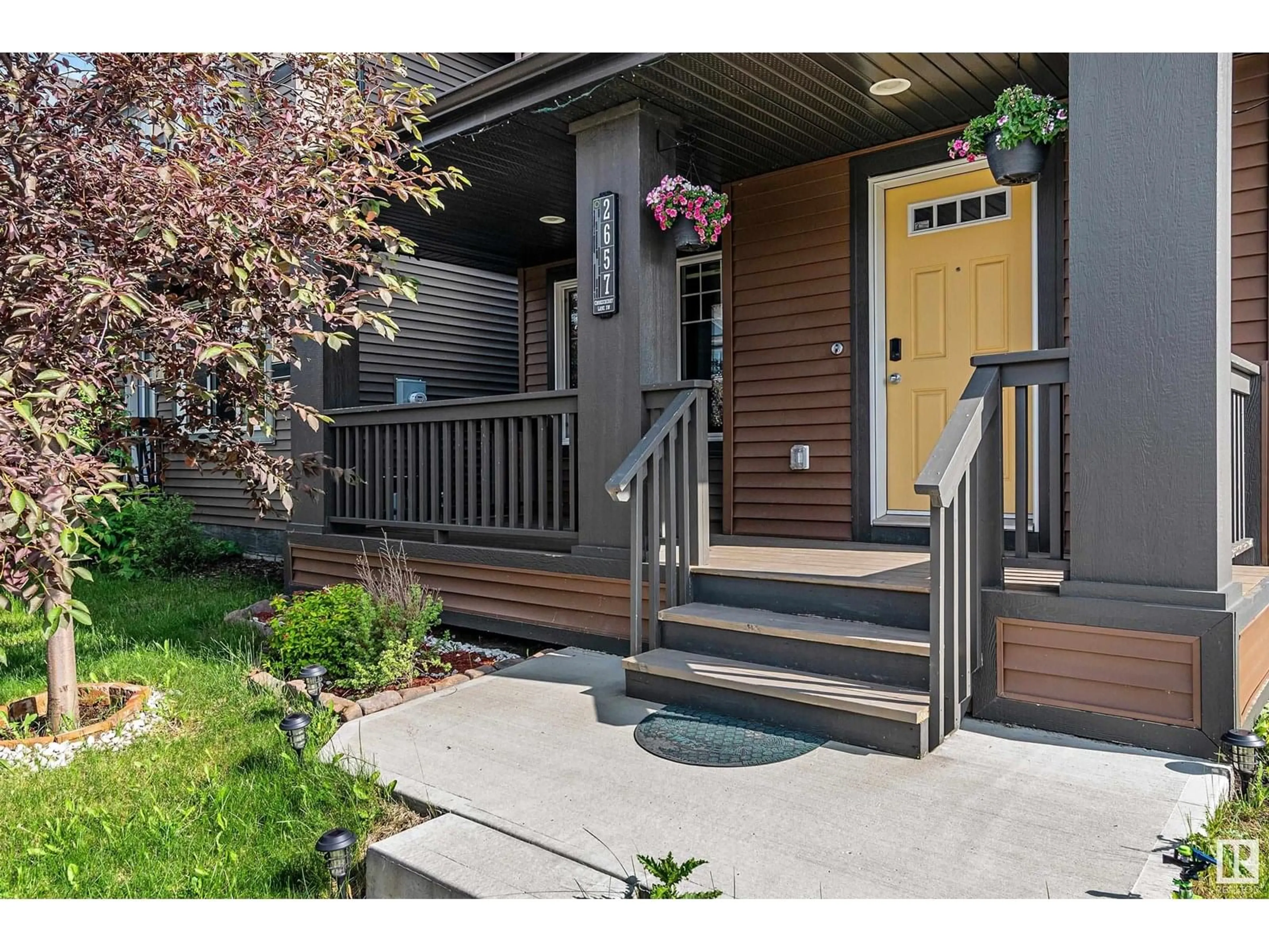 Indoor entryway for 2657 CHOKECHERRY LN, Edmonton Alberta T6X2J8