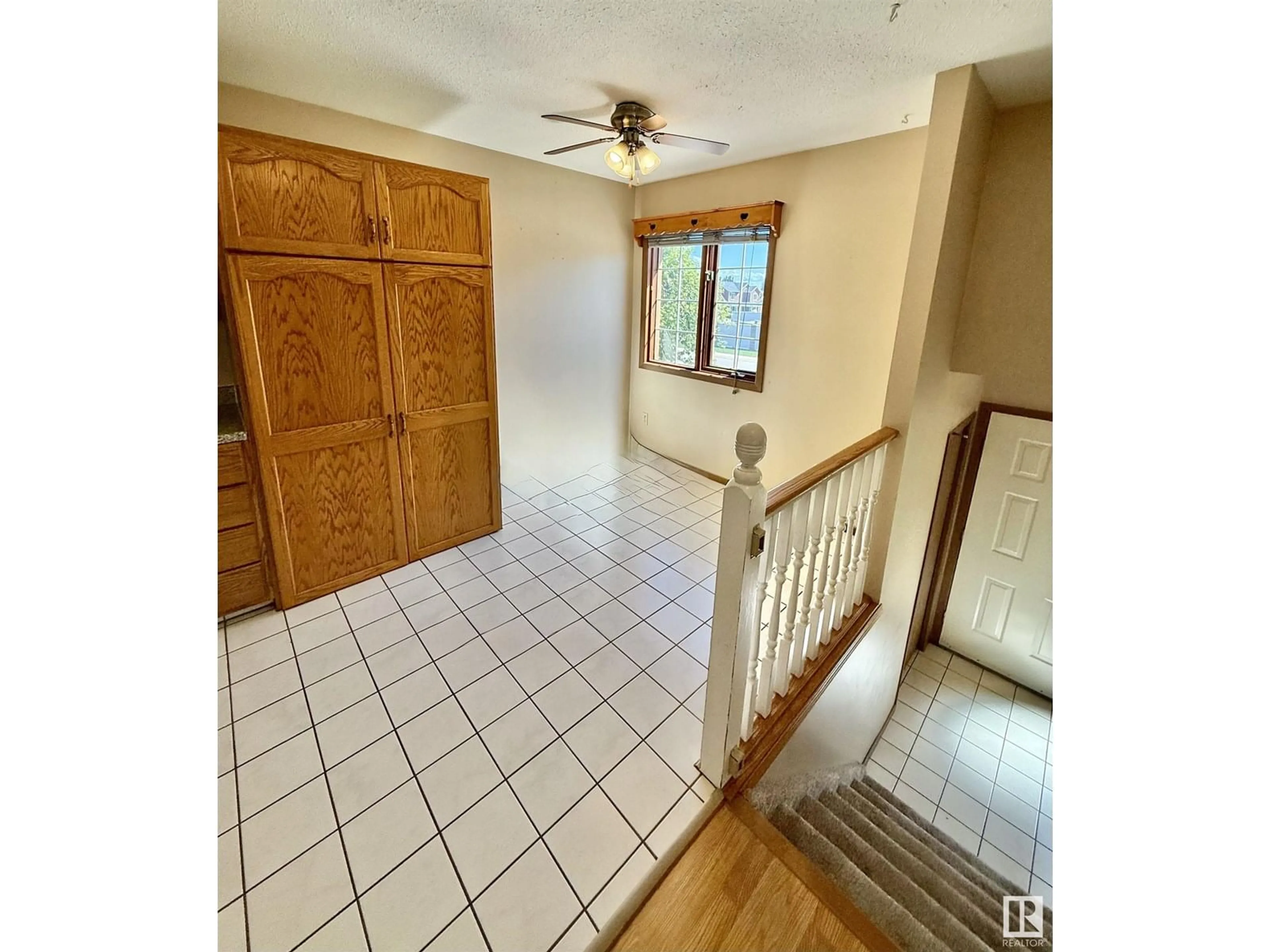 Indoor entryway for 1203 12 ST, Cold Lake Alberta T9M1J4