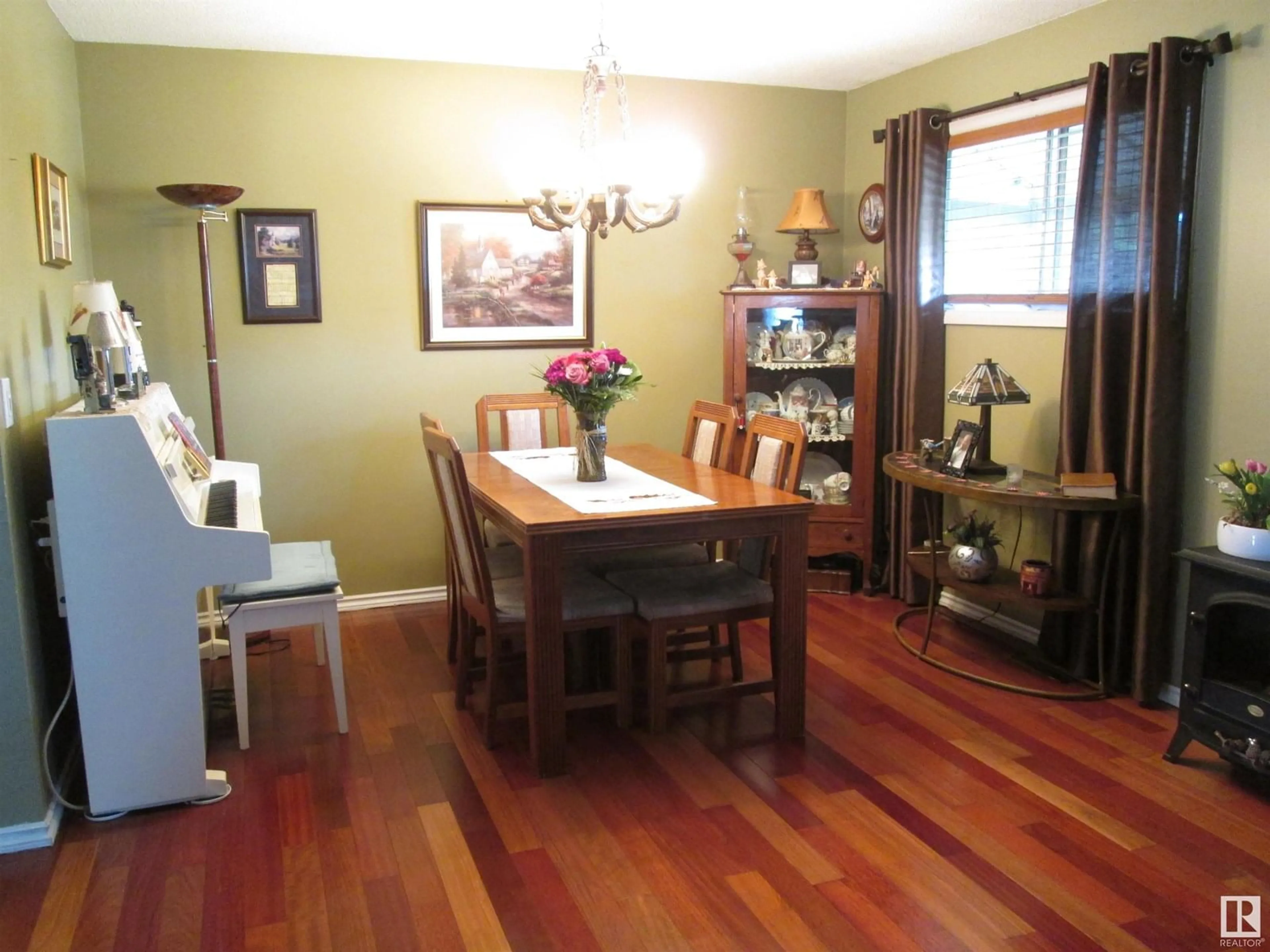 Dining room, wood/laminate floor for NW - 8703 163 ST, Edmonton Alberta T5R2N7
