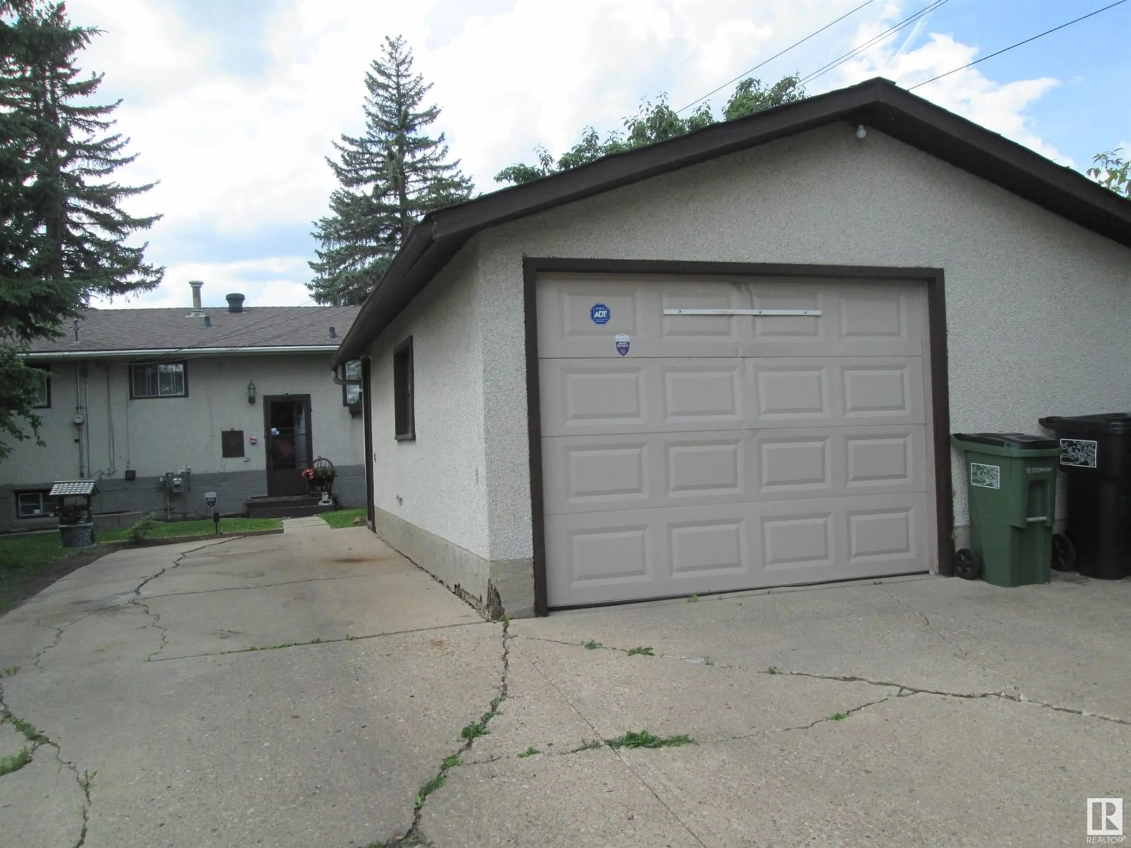 Indoor garage for NW - 8703 163 ST, Edmonton Alberta T5R2N7