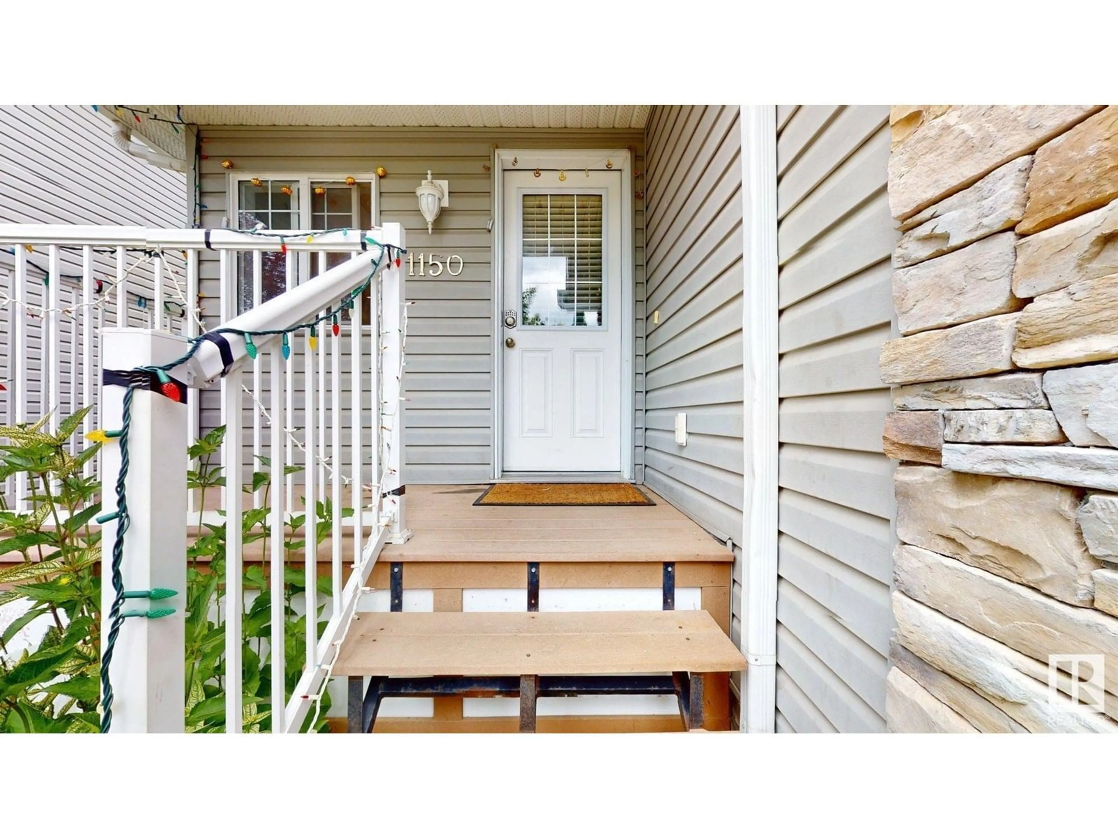 Indoor entryway for NW - 1150 37B AVE, Edmonton Alberta T6T0E6