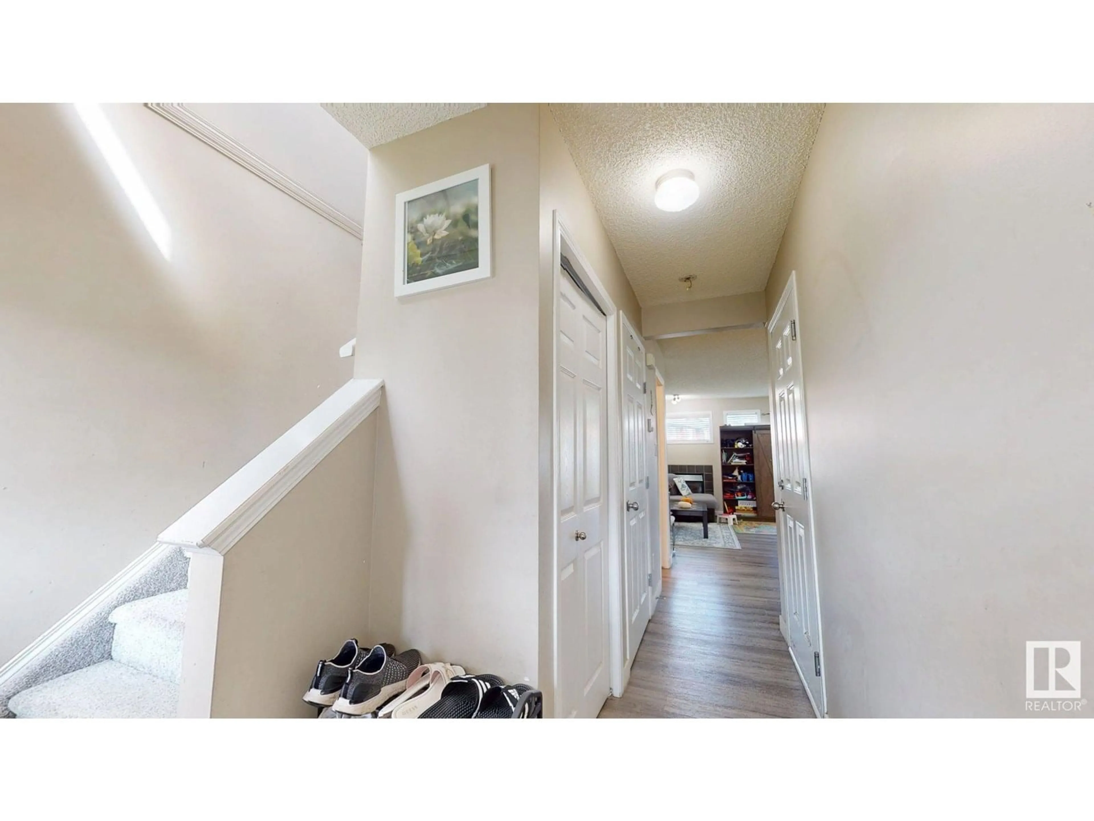 Indoor entryway for NW - 1150 37B AVE, Edmonton Alberta T6T0E6