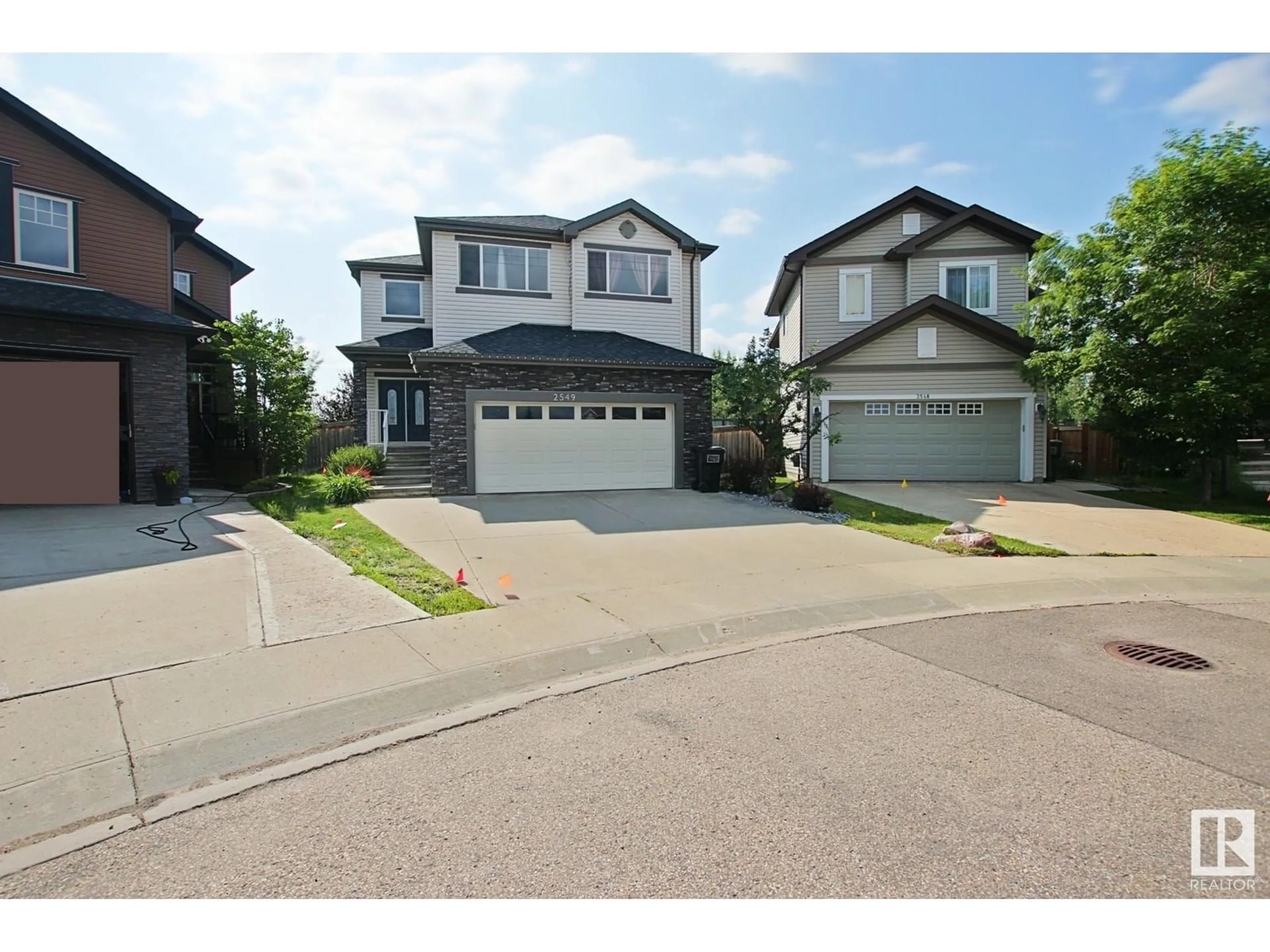 A pic from outside/outdoor area/front of a property/back of a property/a pic from drone, street for 2549 BELL CO SW, Edmonton Alberta T6W1J9