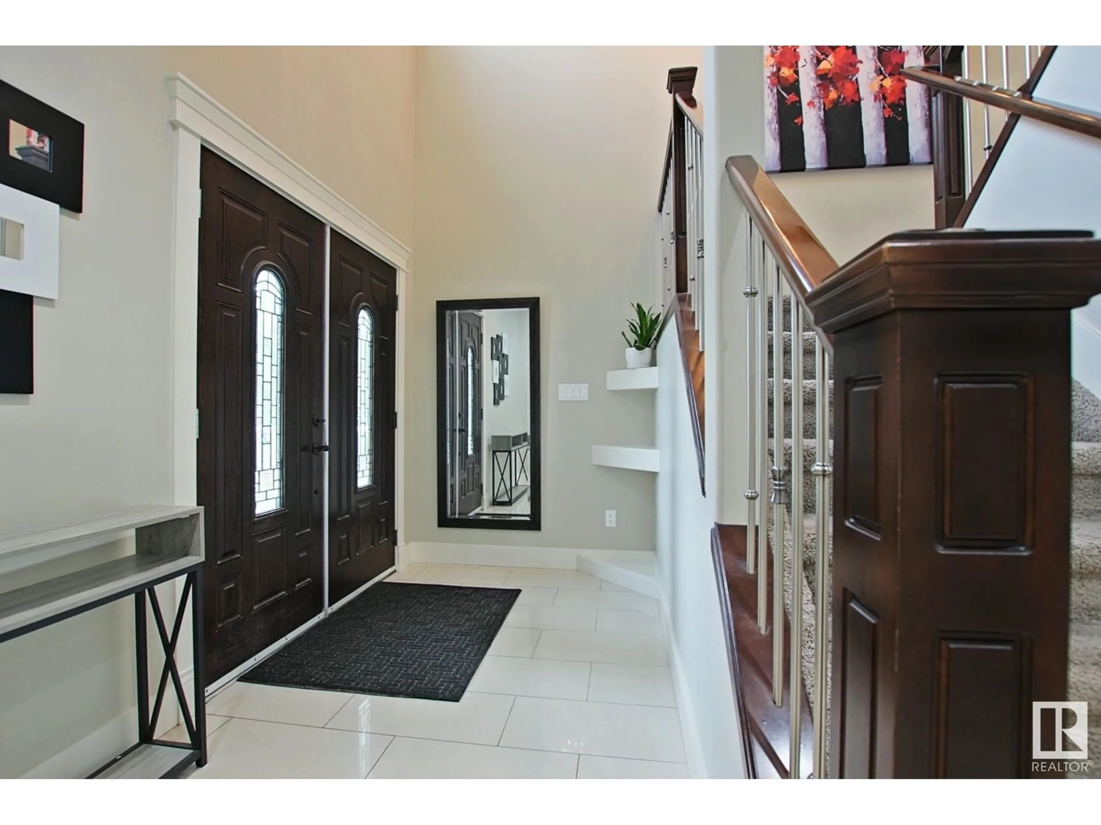 Indoor foyer for 2549 BELL CO SW, Edmonton Alberta T6W1J9