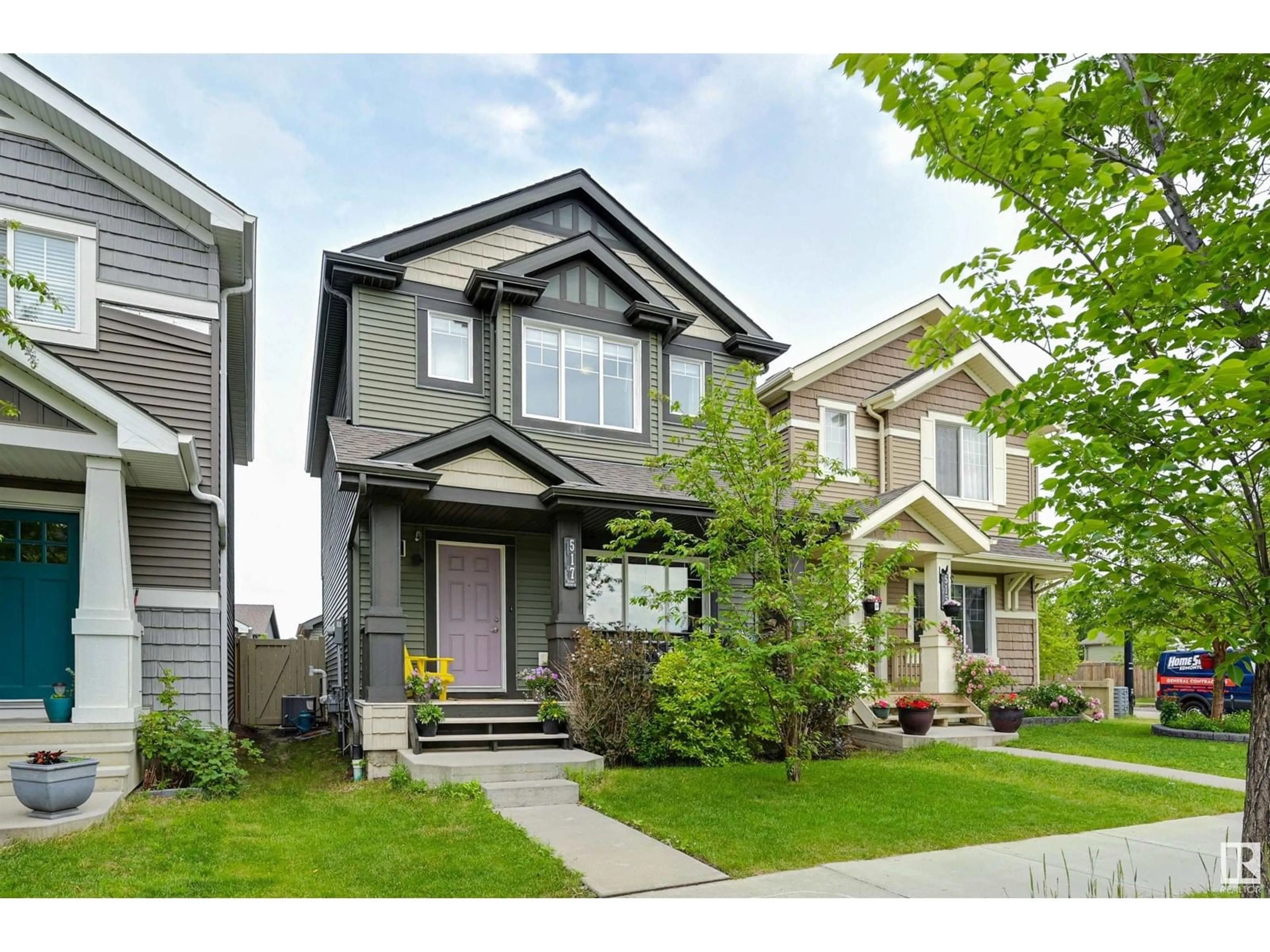 Home with vinyl exterior material, street for 517 ORCHARDS BV, Edmonton Alberta T6X2B7